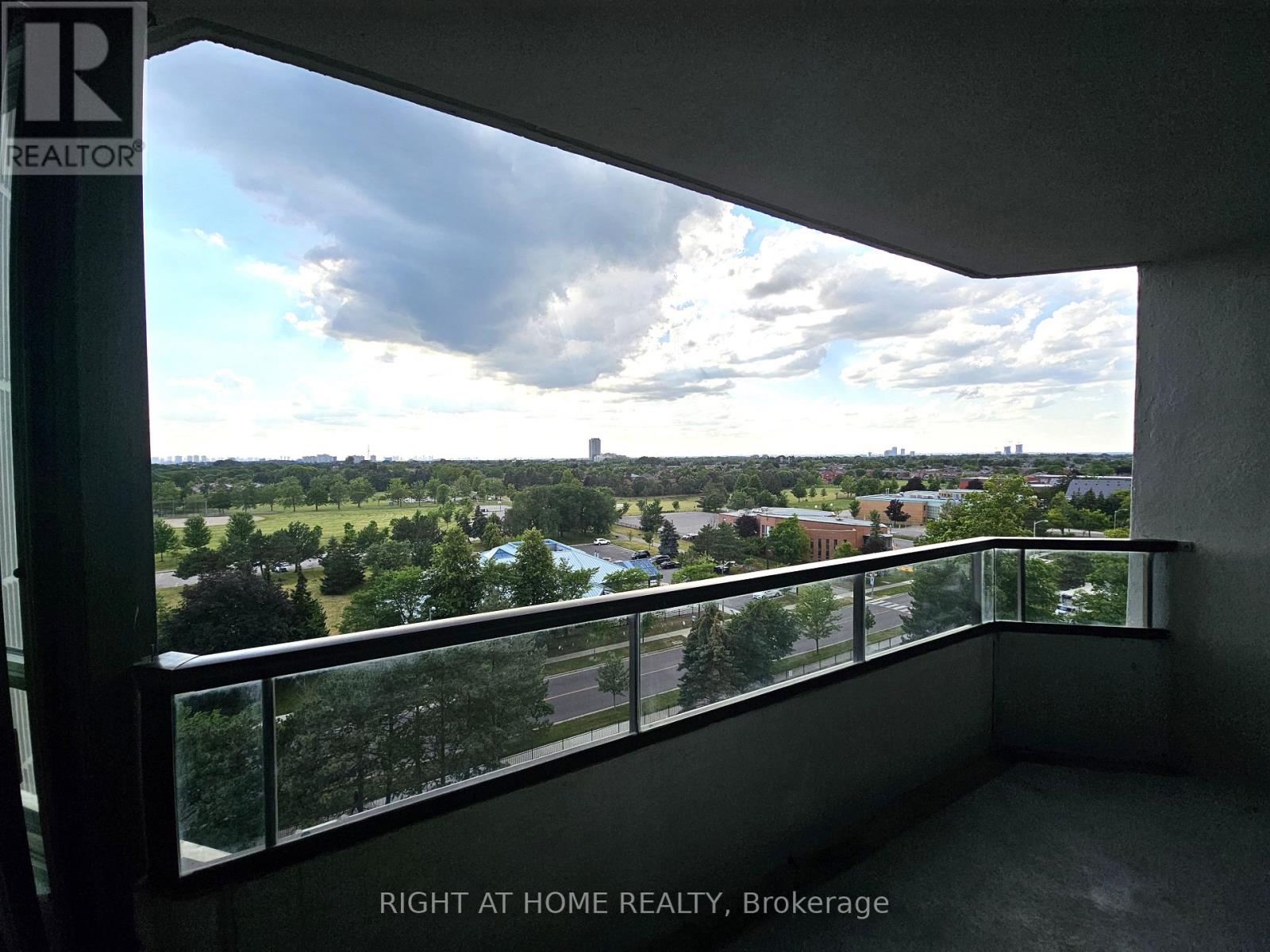901 - 300 Alton Towers Circle, Toronto, Ontario  M1V 4X9 - Photo 8 - E13541570