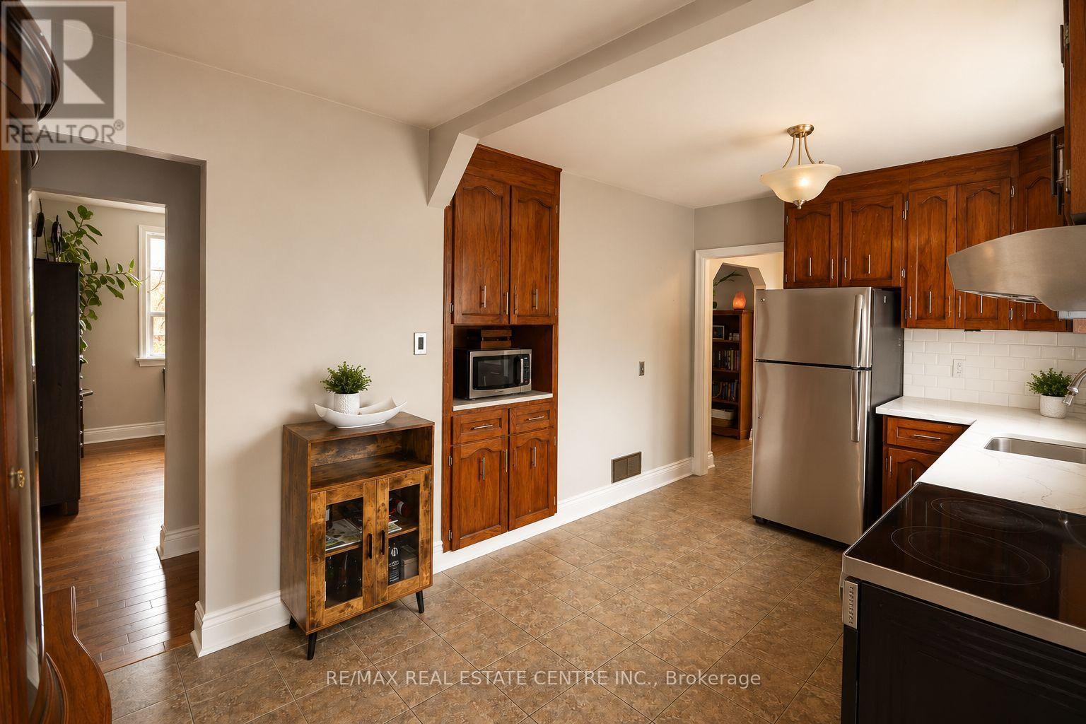 75 Cynthia Road, Toronto, Ontario  M6N 2P8 - Photo 17 - W13541666