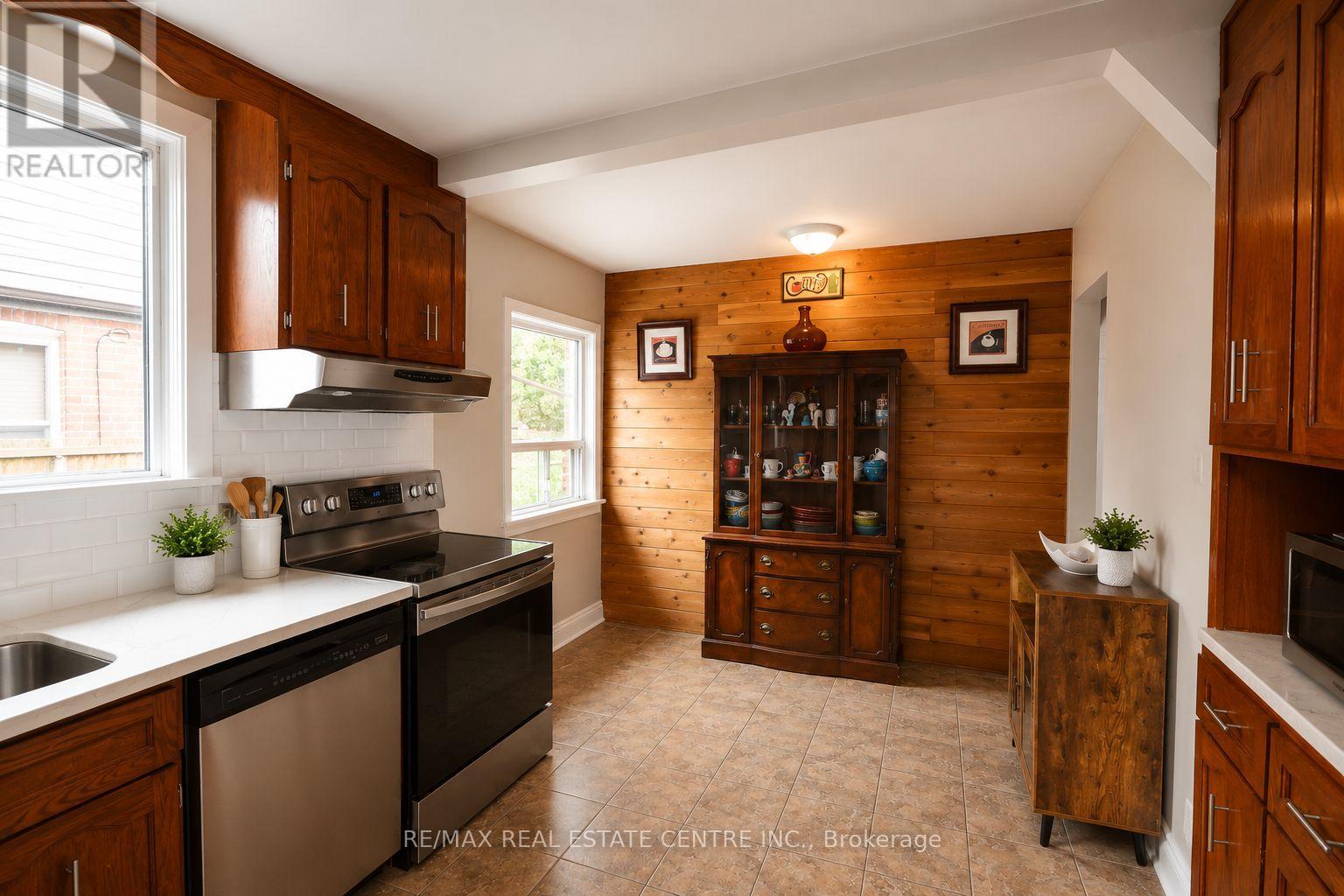75 Cynthia Road, Toronto, Ontario  M6N 2P8 - Photo 18 - W13541666