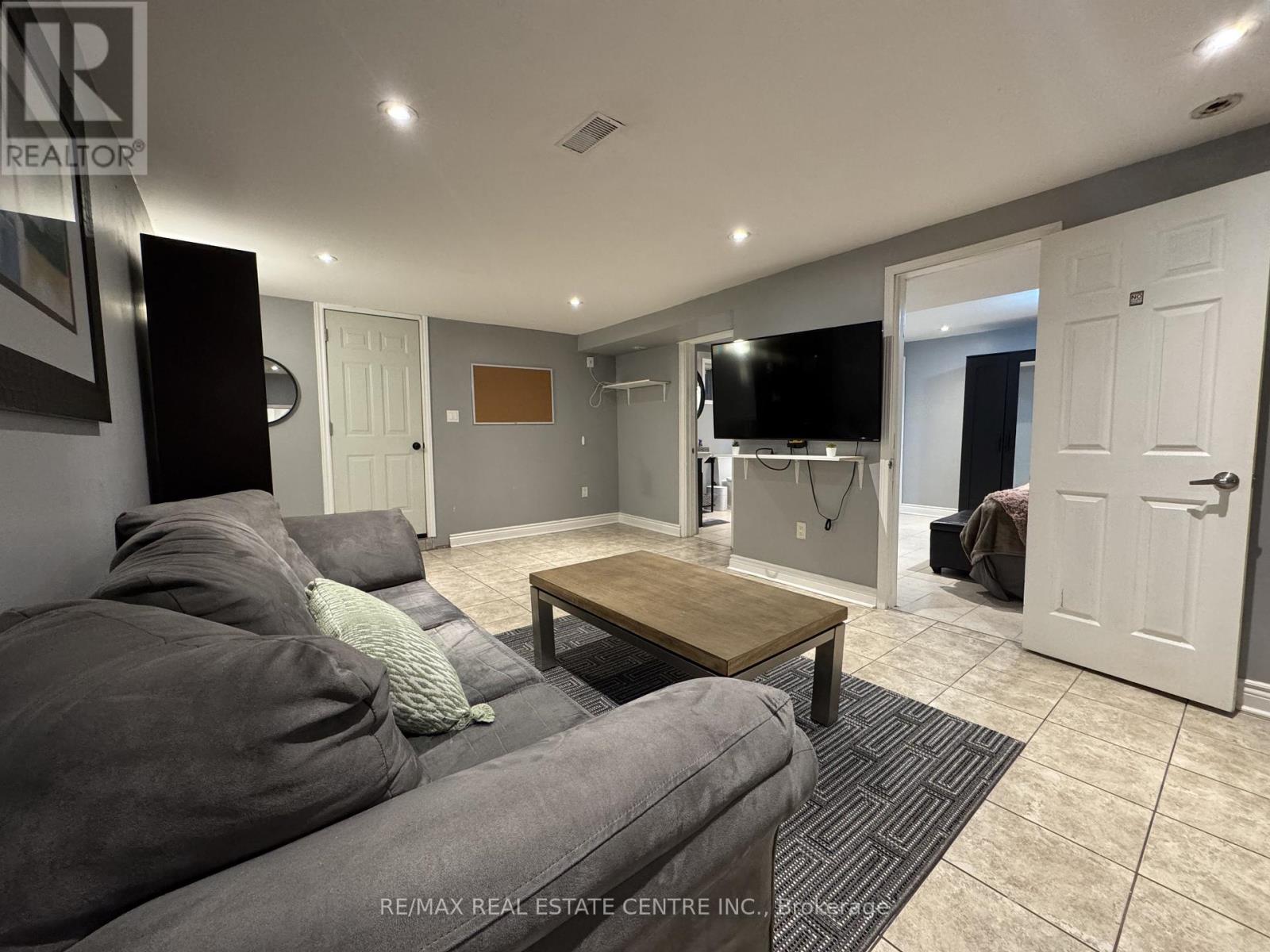75 Cynthia Road, Toronto, Ontario  M6N 2P8 - Photo 38 - W13541666