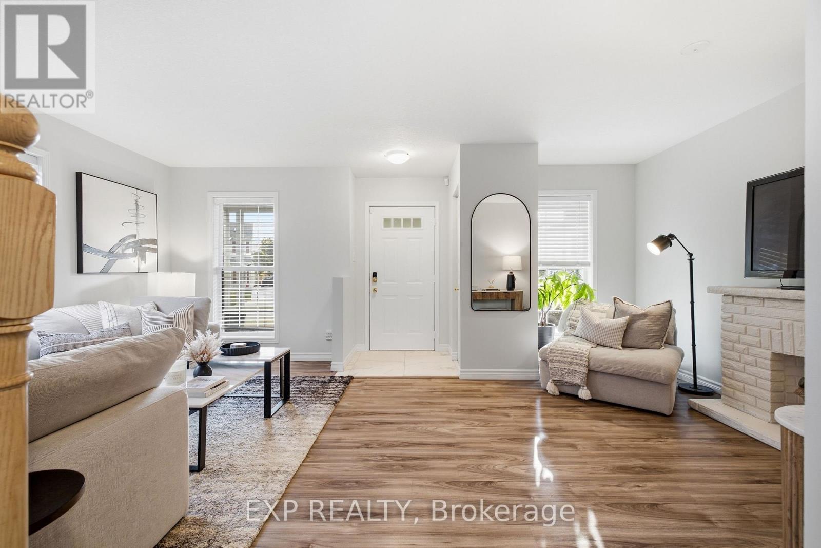 704 Jacob Lane, Waterloo, Ontario  N2V 2A7 - Photo 3 - X13541622