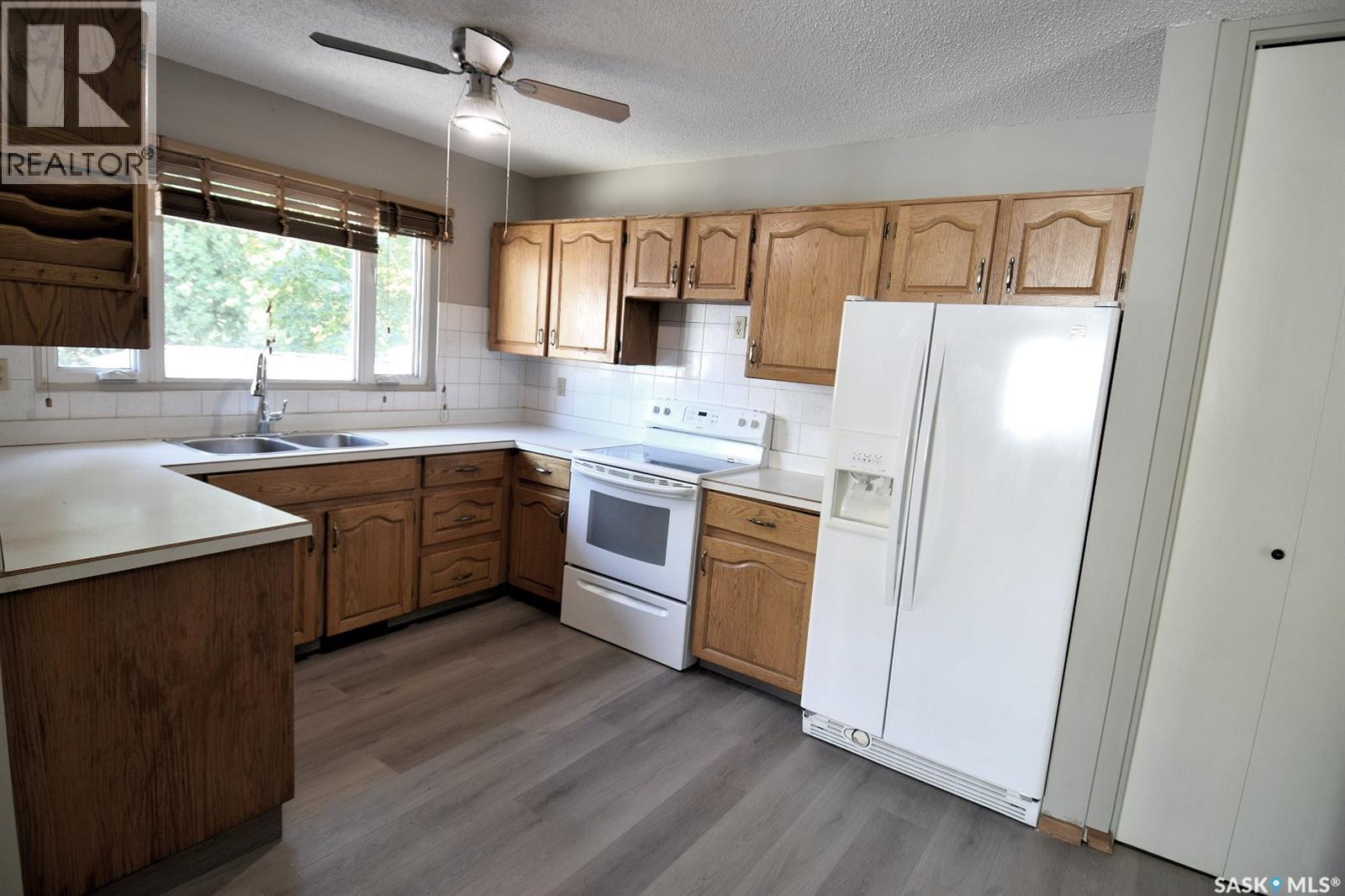 352 Carleton Drive, Saskatoon, Saskatchewan  S7H 4C1 - Photo 5 - SK042020