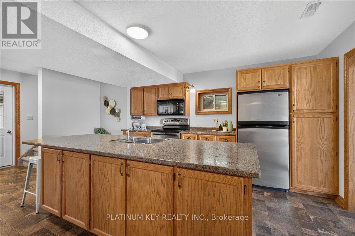 282 Beattie Street, Strathroy-Caradoc, Ontario  N7G 2X4 - Photo 13 - X13541786