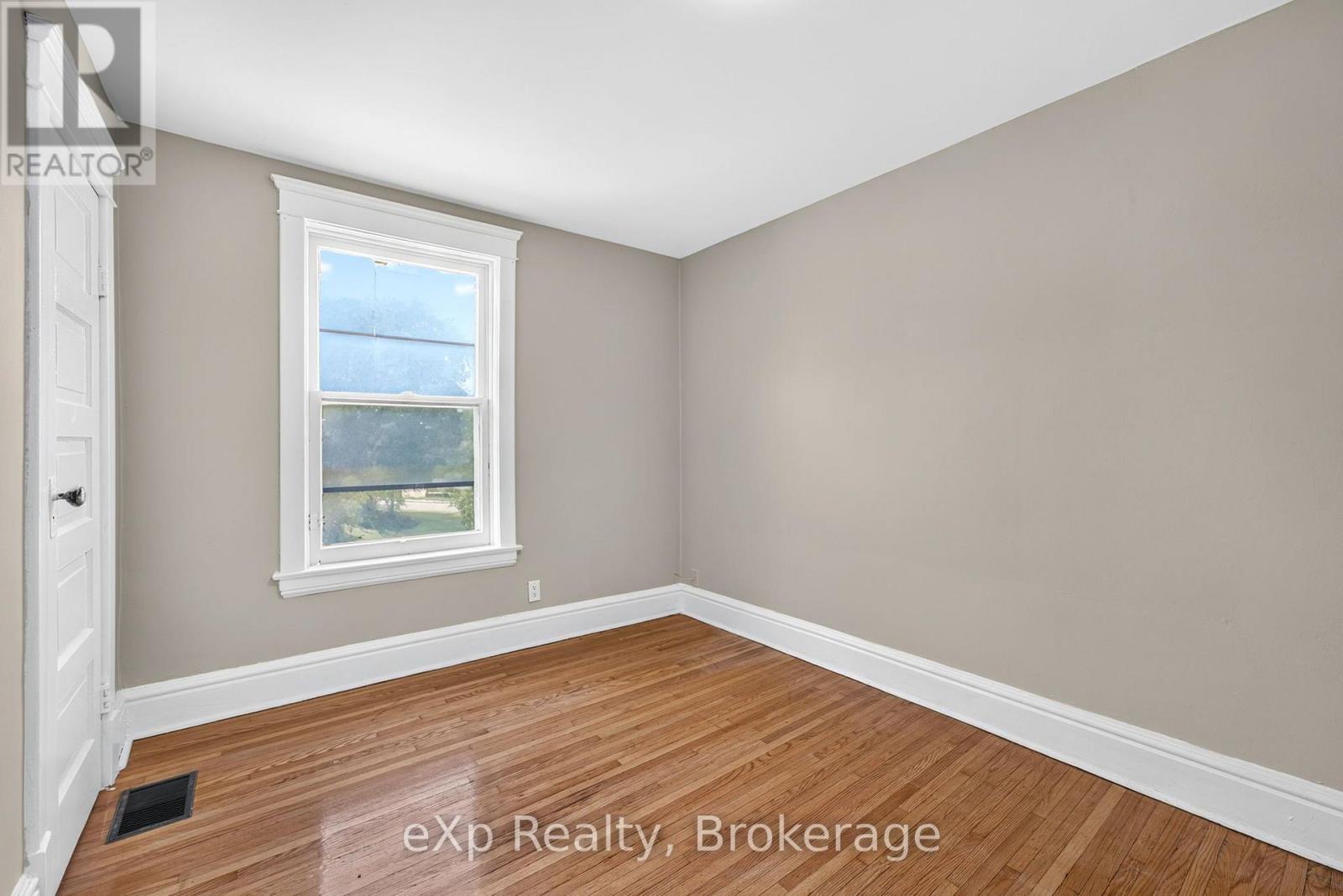 31 Waterloo Street S, Stratford, Ontario  N5A 4A5 - Photo 10 - X13541738