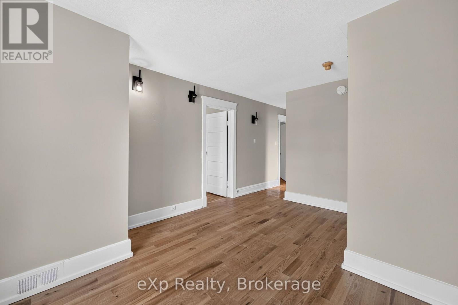 31 Waterloo Street S, Stratford, Ontario  N5A 4A5 - Photo 13 - X13541738