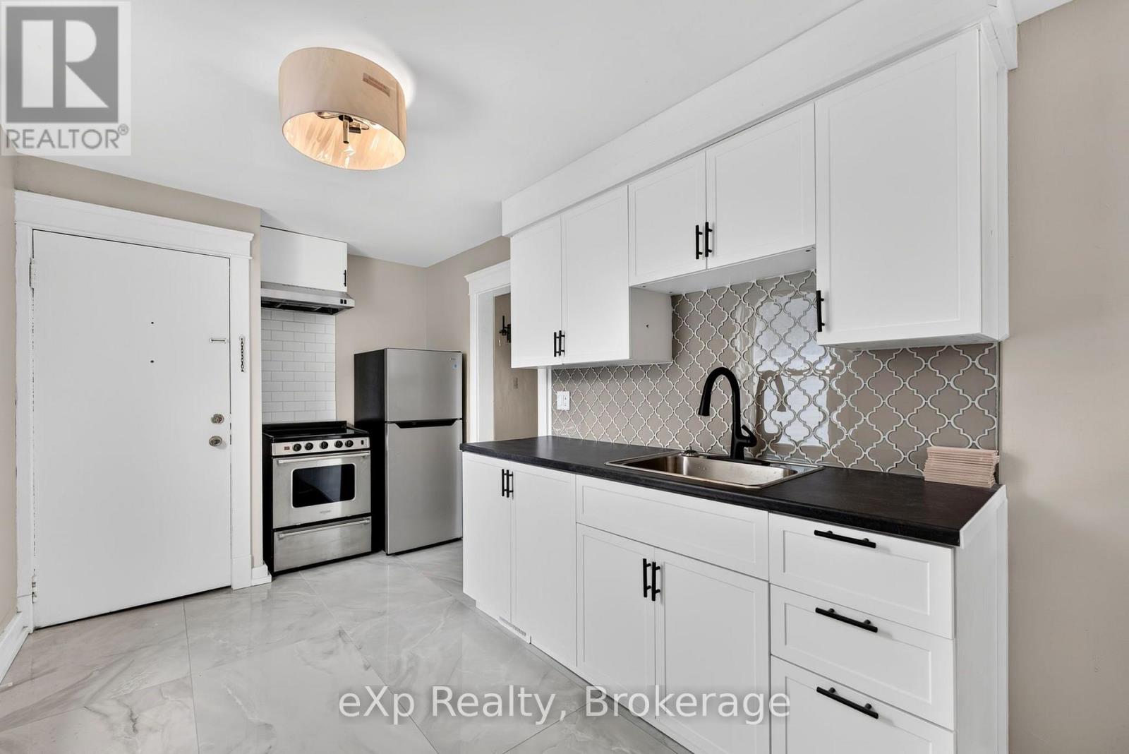 31 Waterloo Street S, Stratford, Ontario  N5A 4A5 - Photo 4 - X13541738
