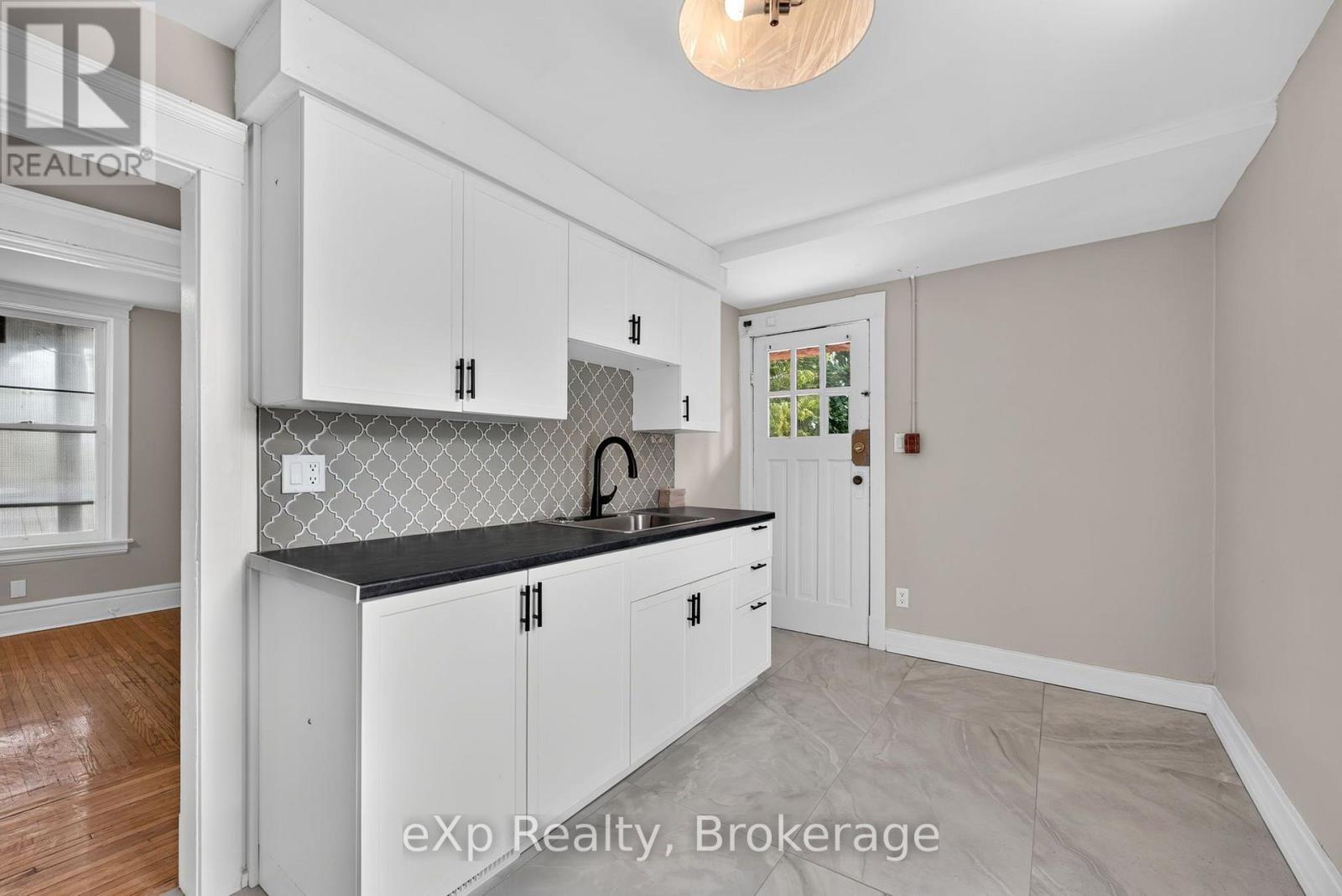 31 Waterloo Street S, Stratford, Ontario  N5A 4A5 - Photo 7 - X13541738