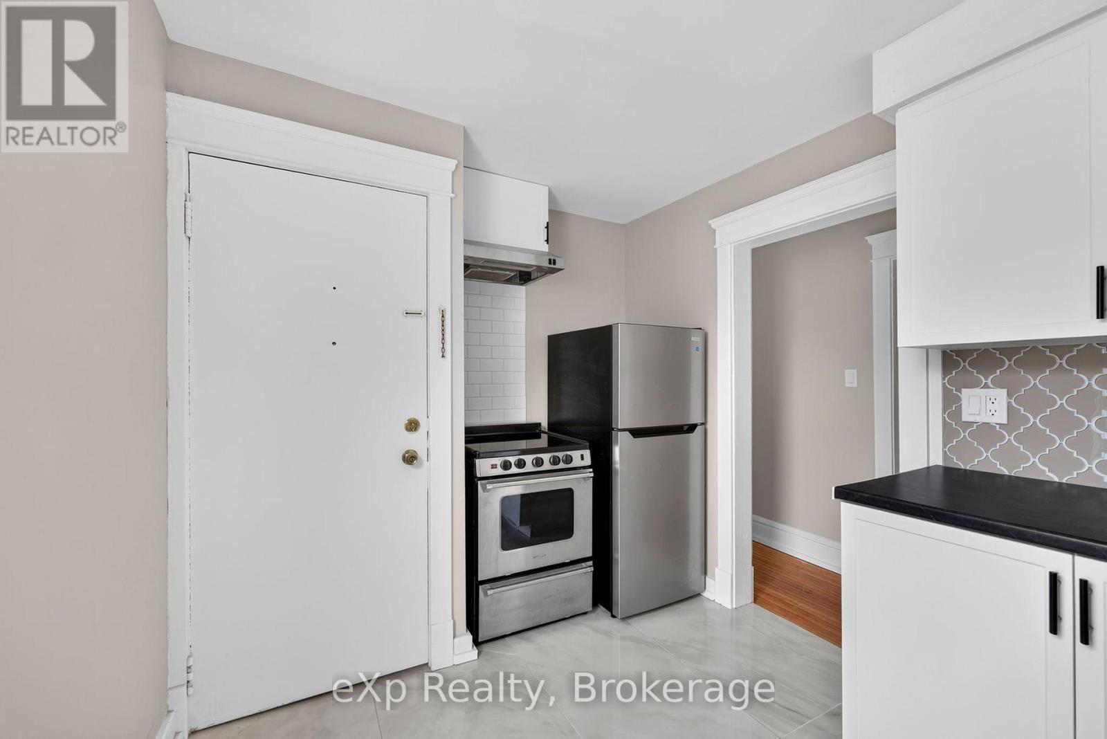31 Waterloo Street S, Stratford, Ontario  N5A 4A5 - Photo 8 - X13541738
