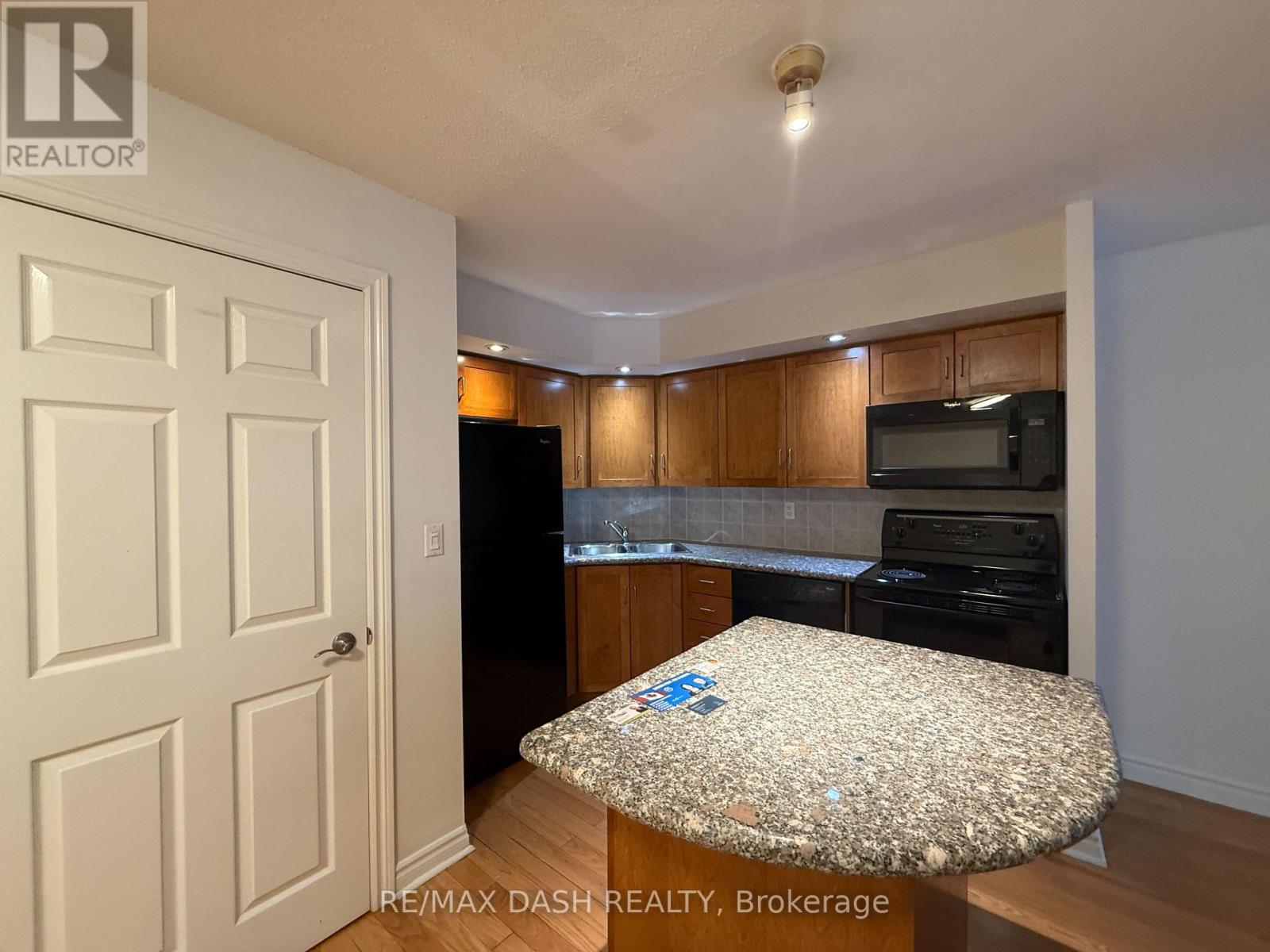 802 - 270 Wellington Street W, Toronto, Ontario  M5V 3P5 - Photo 12 - C13541726