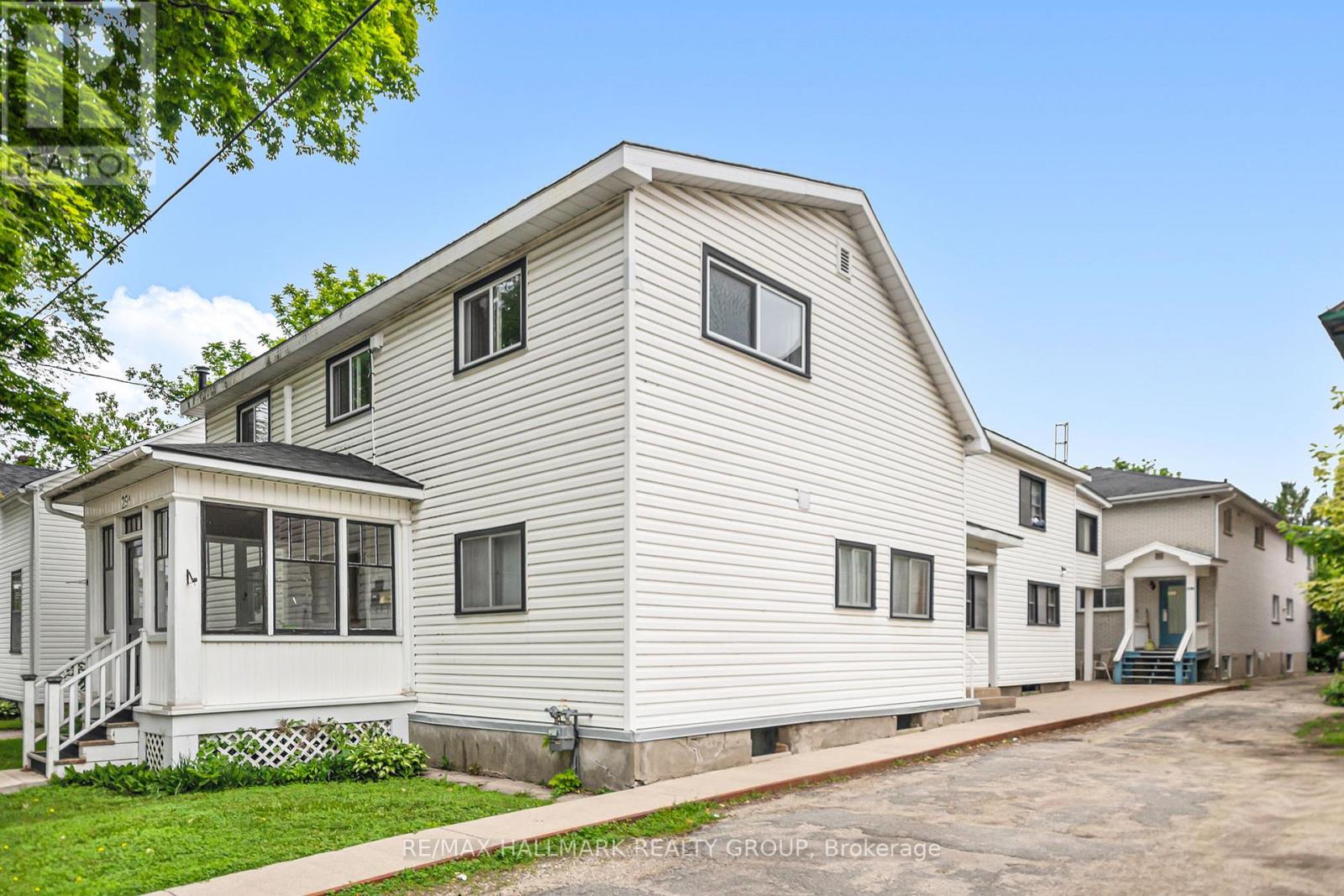 4 - 29 GORE STREET W, Perth, Ontario