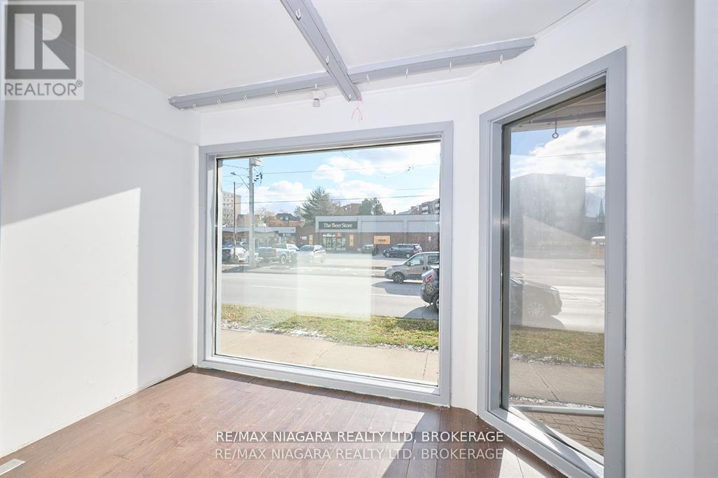 105a Welland Avenue, St. Catharines, Ontario  L2R 2H4 - Photo 4 - X13541878