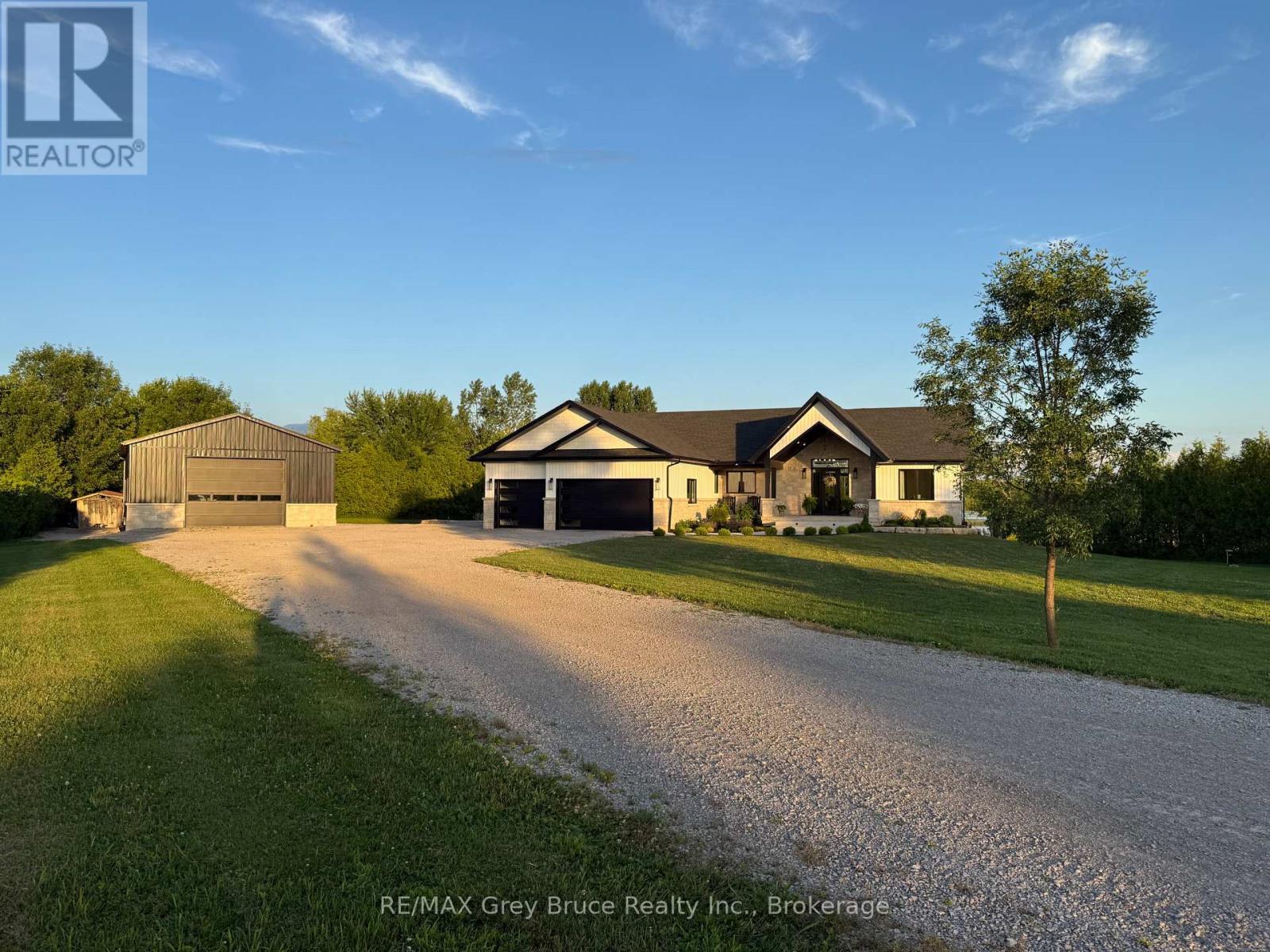 117 Almur Drive, Georgian Bluffs, Ontario  N0H 2T0 - Photo 1 - X13541890