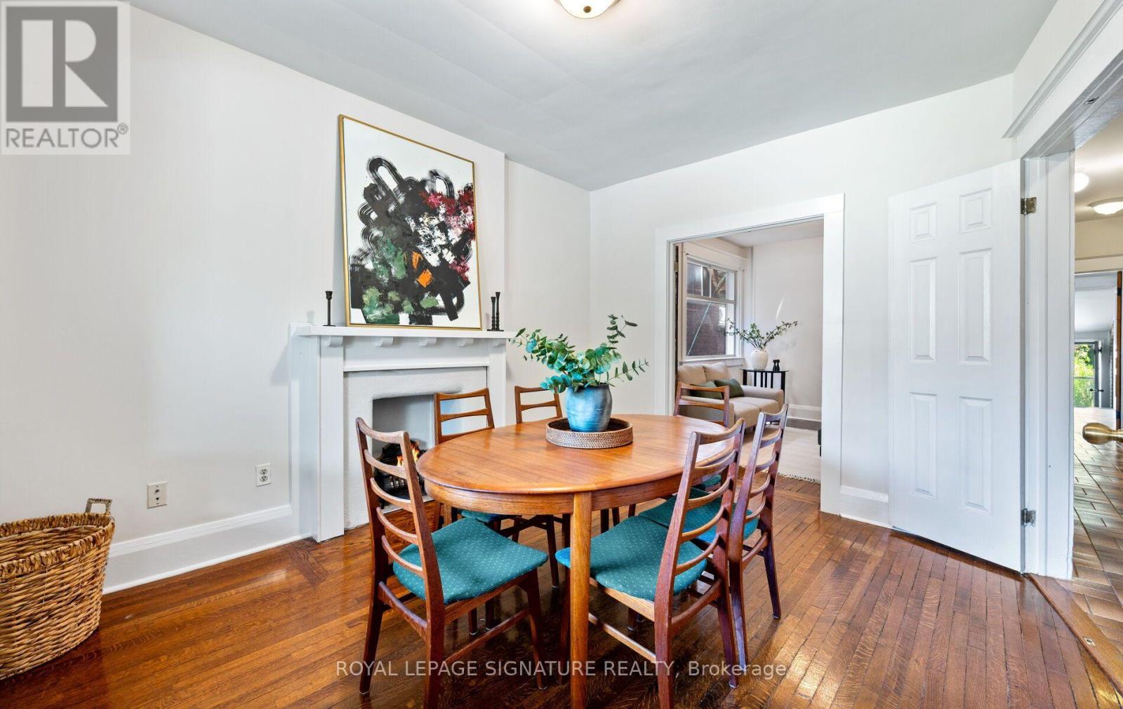 <div class="slider-price">$1,398,000</div><p>222 Melita Avenue, Toronto, Ontario</p>