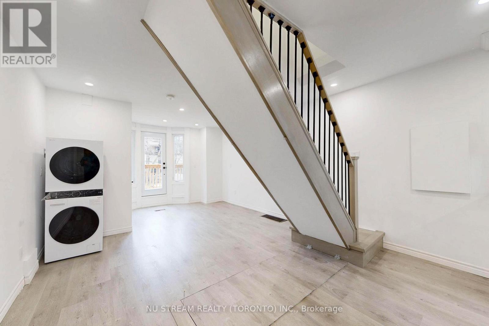 Upper Unit - 393 Jones Avenue, Toronto, Ontario  M4J 3G5 - Photo 17 - E13541908