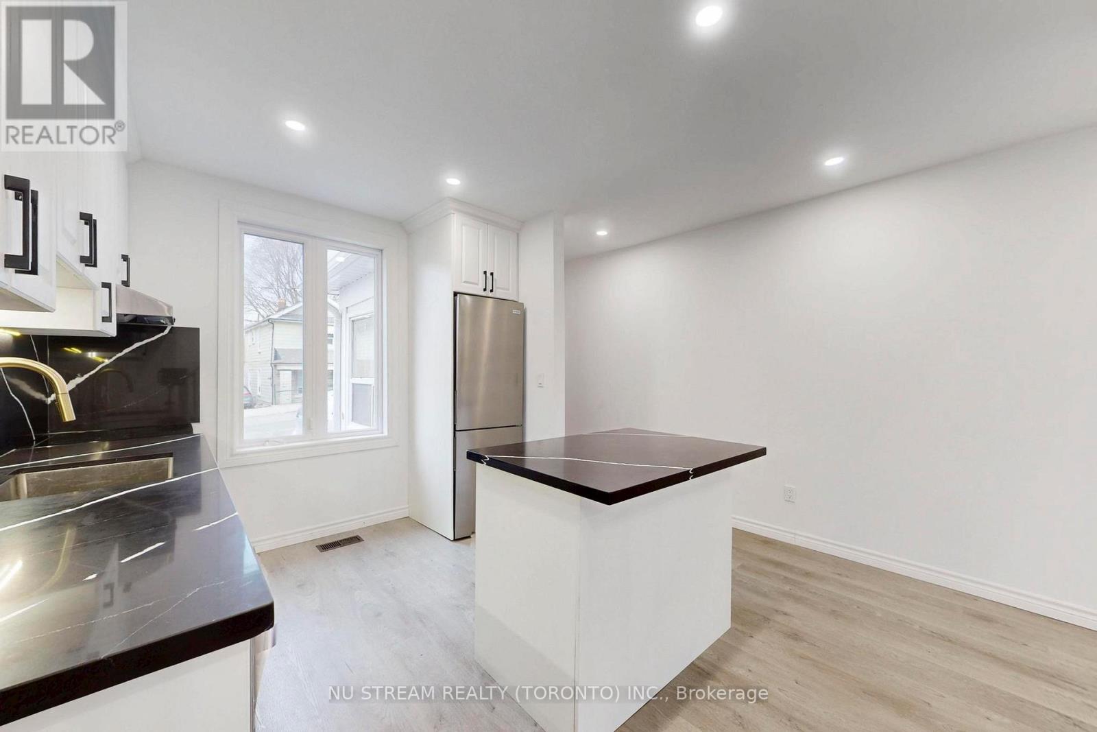 Upper Unit - 393 Jones Avenue, Toronto, Ontario  M4J 3G5 - Photo 19 - E13541908
