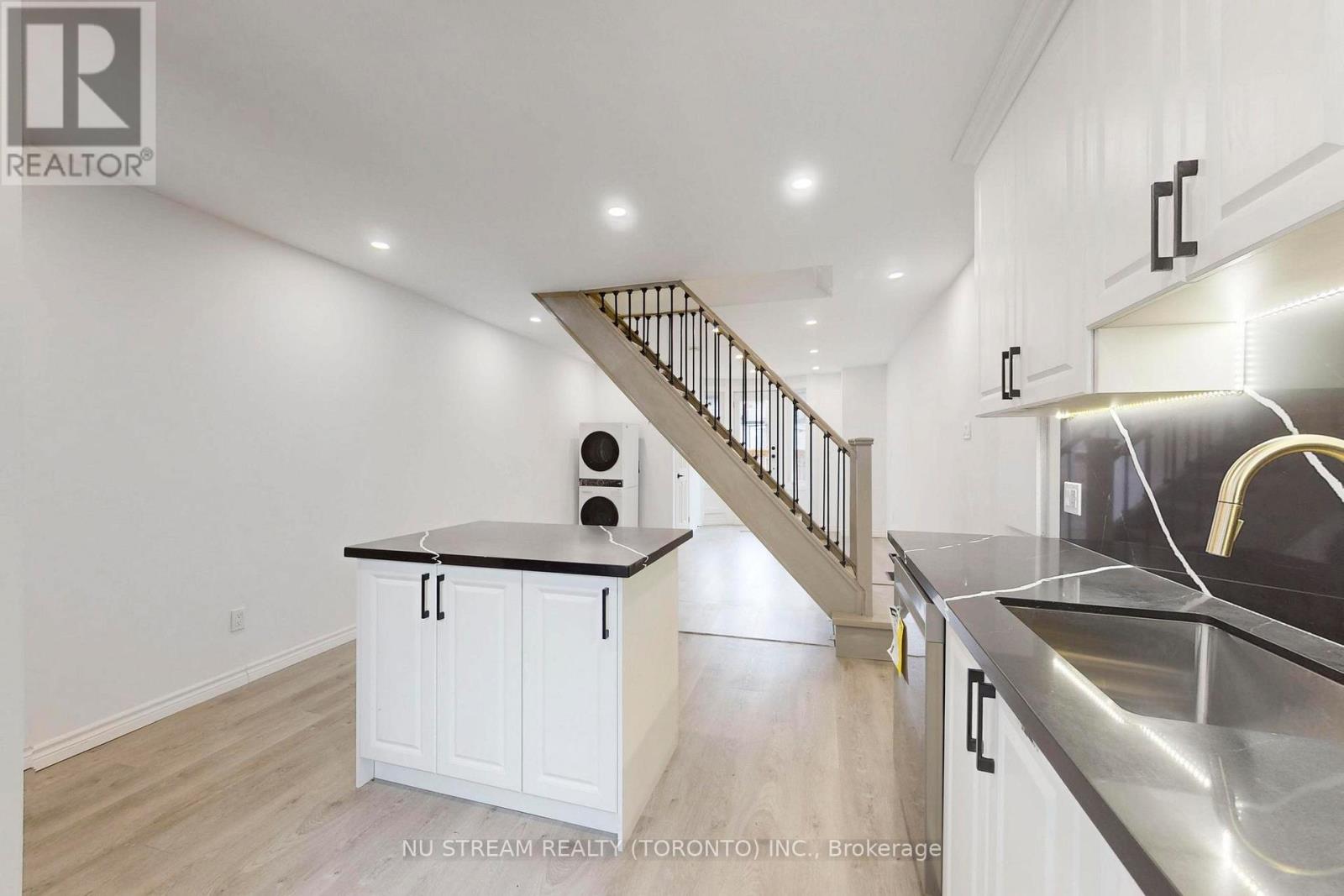 Upper Unit - 393 Jones Avenue, Toronto, Ontario  M4J 3G5 - Photo 22 - E13541908