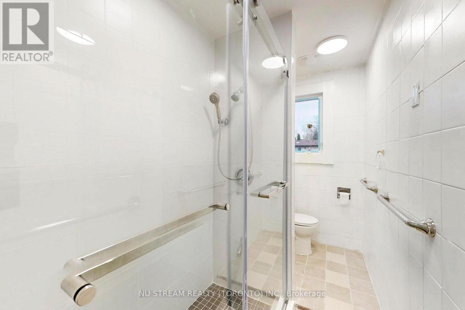 Upper Unit - 393 Jones Avenue, Toronto, Ontario  M4J 3G5 - Photo 4 - E13541908