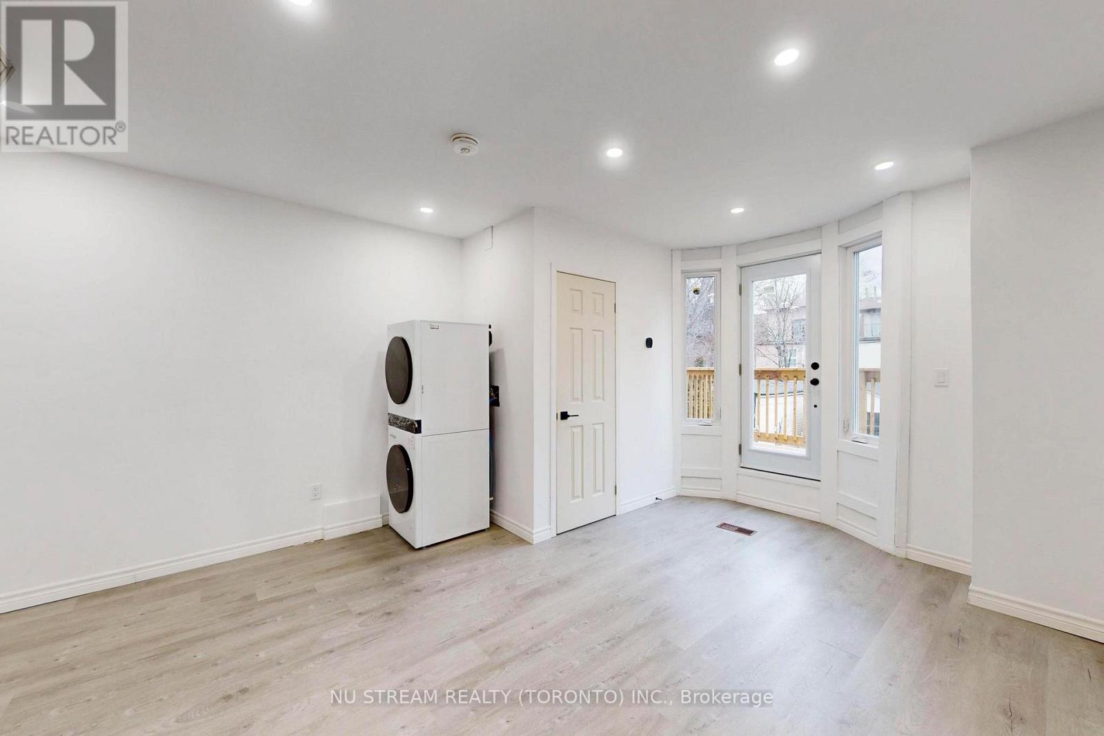 Upper Unit - 393 Jones Avenue, Toronto, Ontario  M4J 3G5 - Photo 9 - E13541908