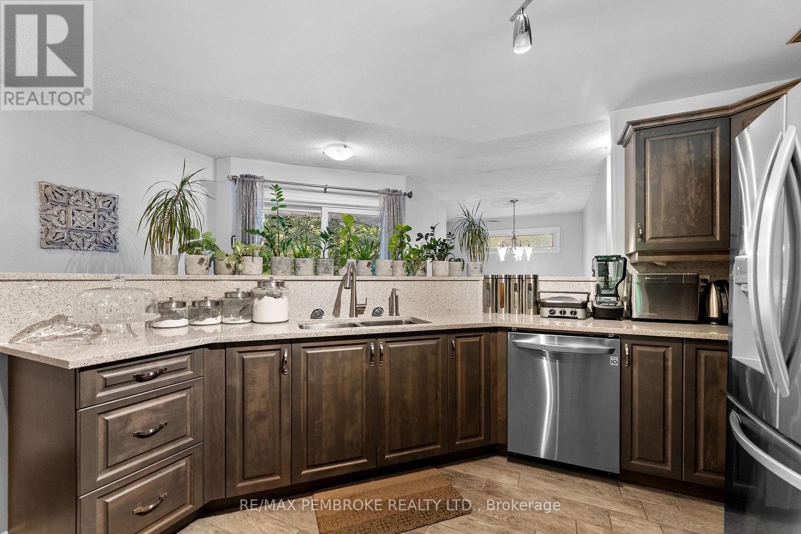 38 Rahns Road, Laurentian Valley, Ontario  K8A 6W8 - Photo 10 - X13541896
