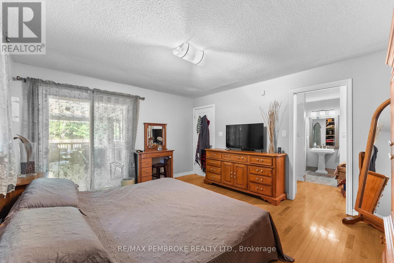 38 Rahns Road, Laurentian Valley, Ontario  K8A 6W8 - Photo 17 - X13541896