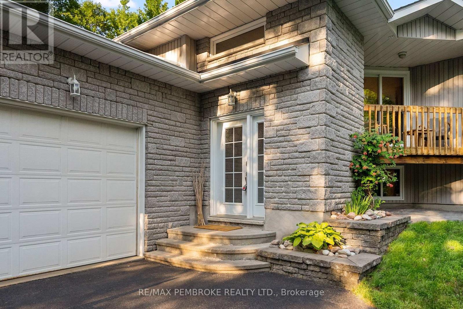 38 Rahns Road, Laurentian Valley, Ontario  K8A 6W8 - Photo 4 - X13541896