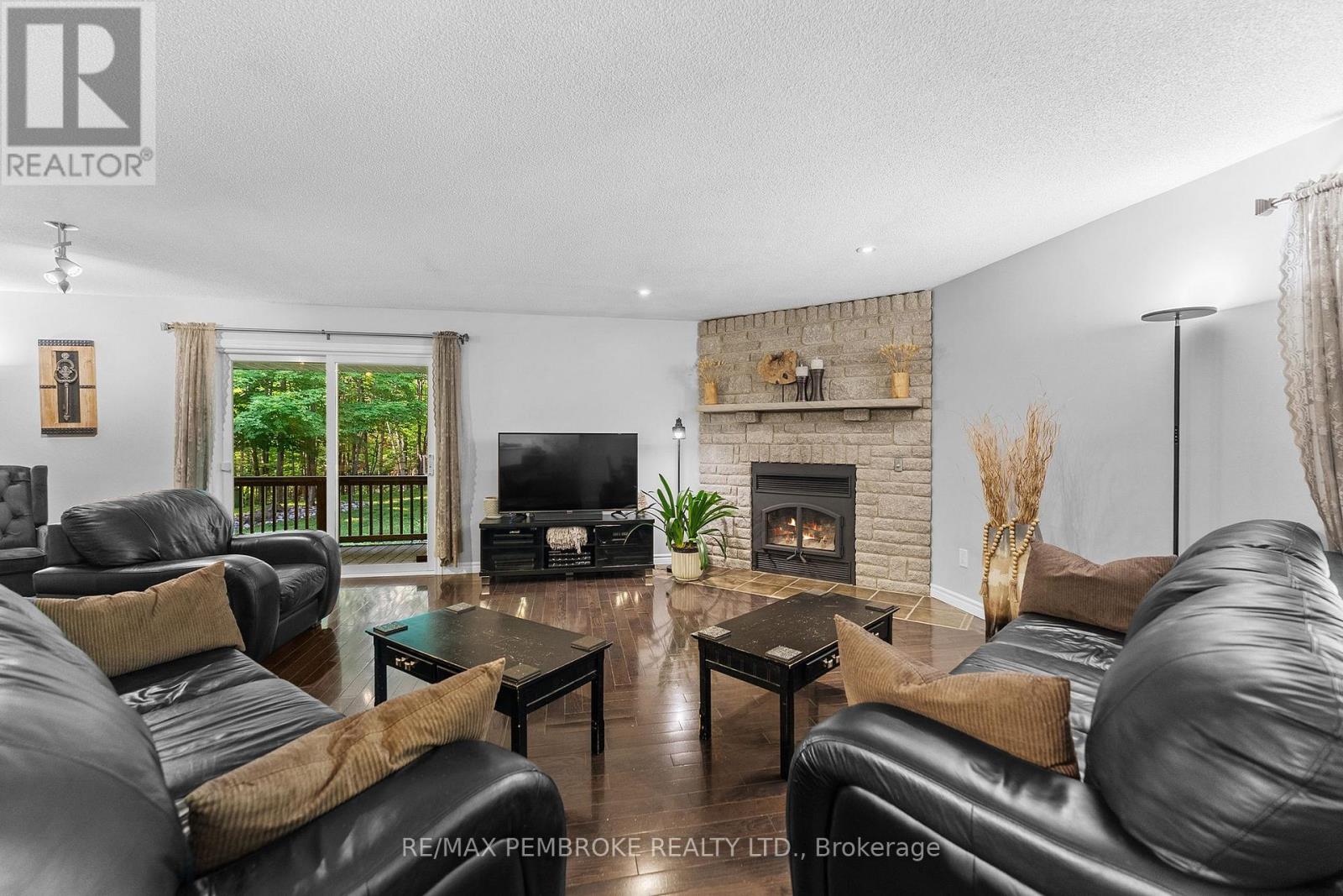 38 Rahns Road, Laurentian Valley, Ontario  K8A 6W8 - Photo 8 - X13541896