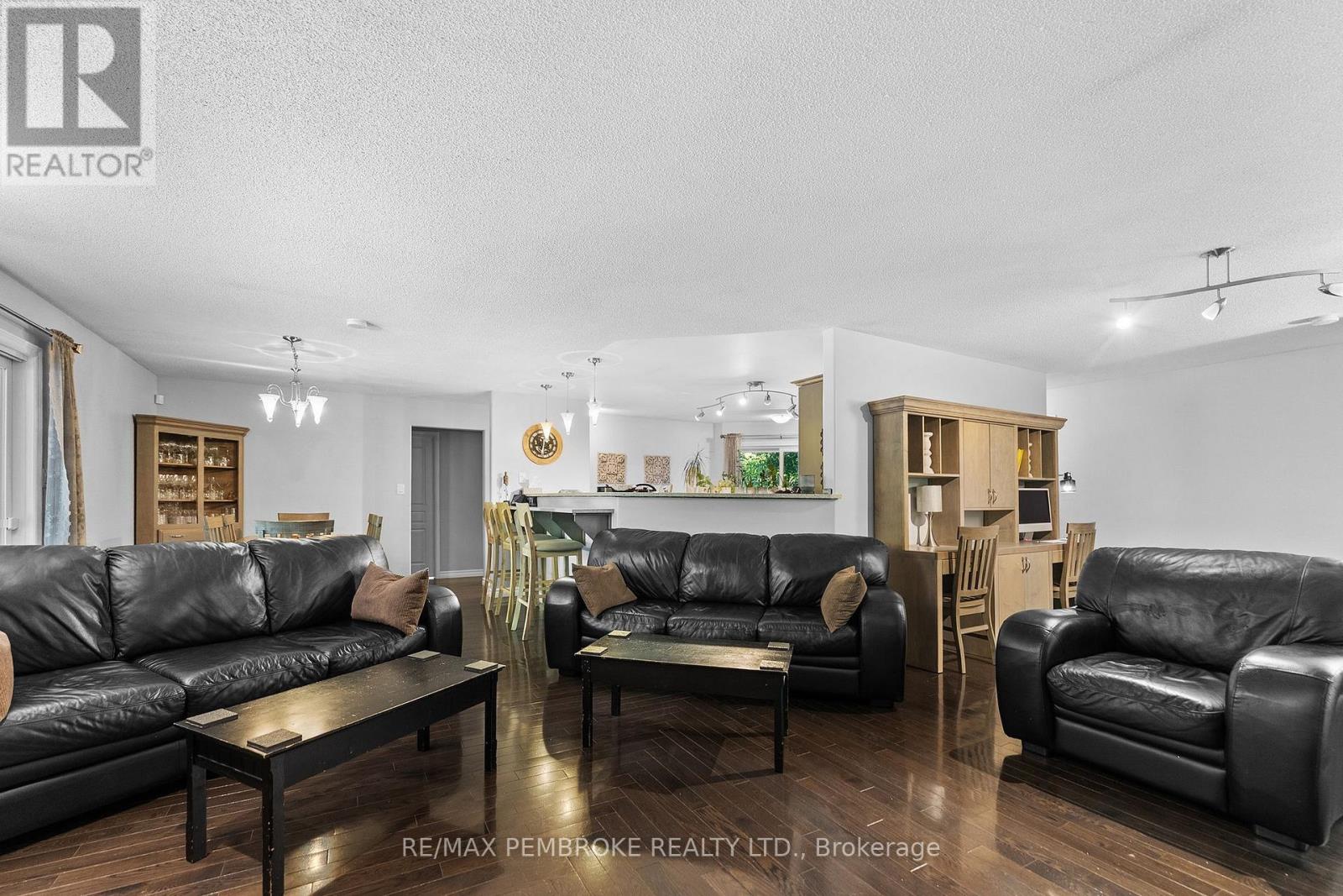 38 Rahns Road, Laurentian Valley, Ontario  K8A 6W8 - Photo 9 - X13541896