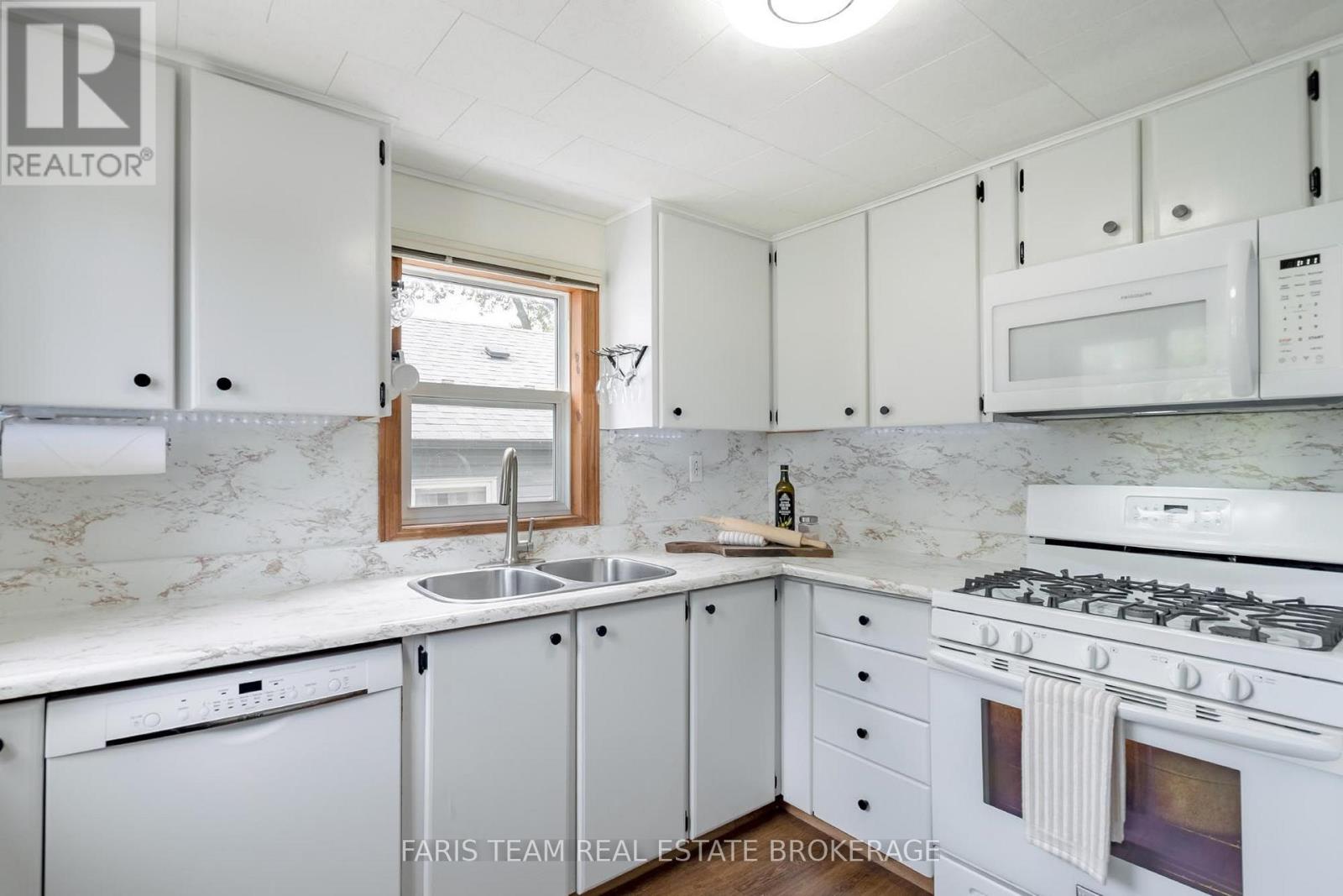 1067 Park Place, Innisfil, Ontario  L0L 1K0 - Photo 7 - N13541920