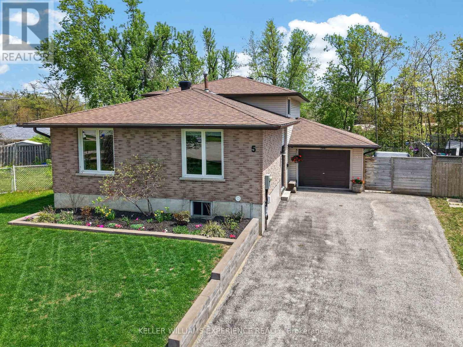 5 ATWOOD COURT, barrie (letitia heights), Ontario