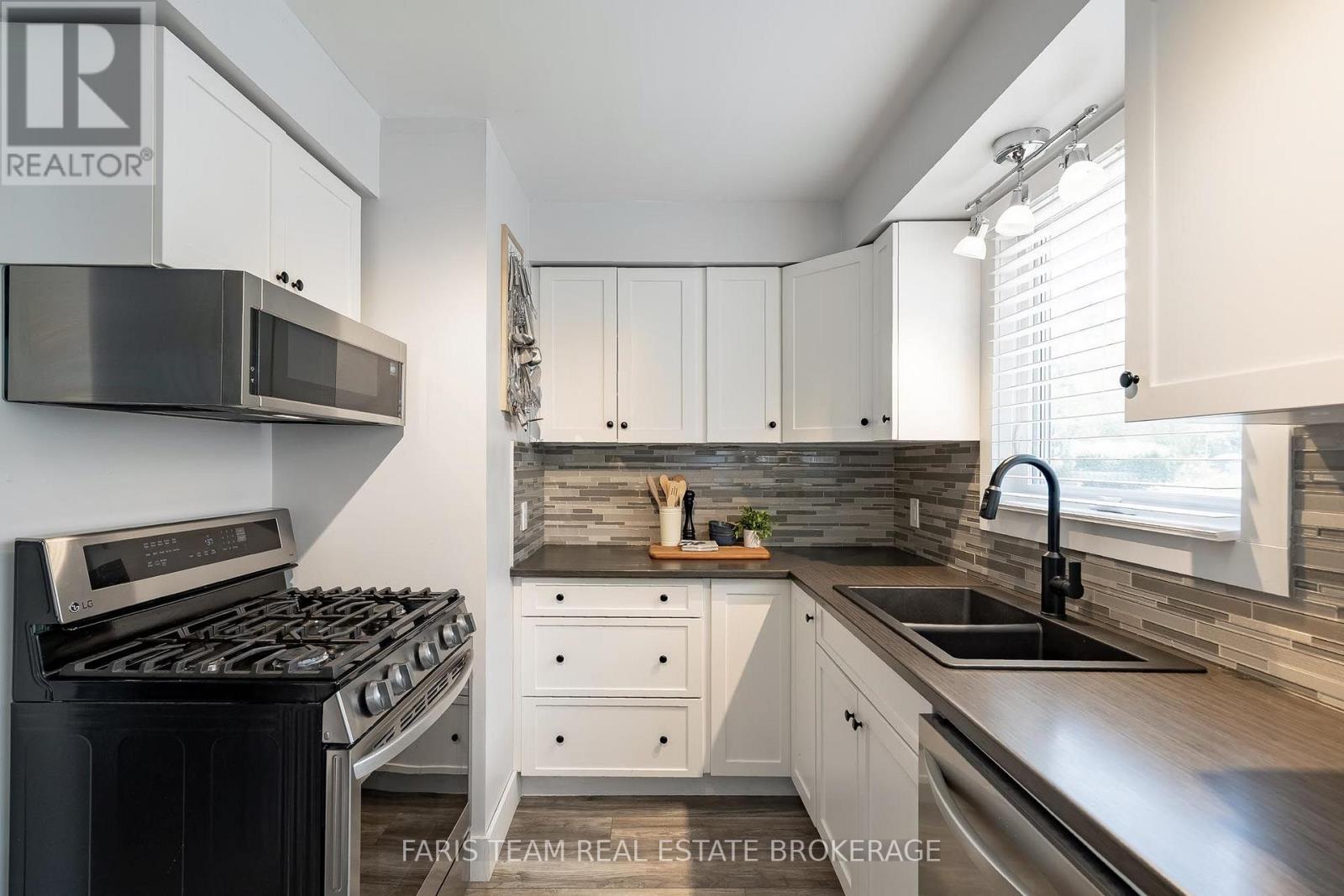 20 Leslie Drive, Collingwood, Ontario L9Y 4P2 - Photo 7 - S13541934