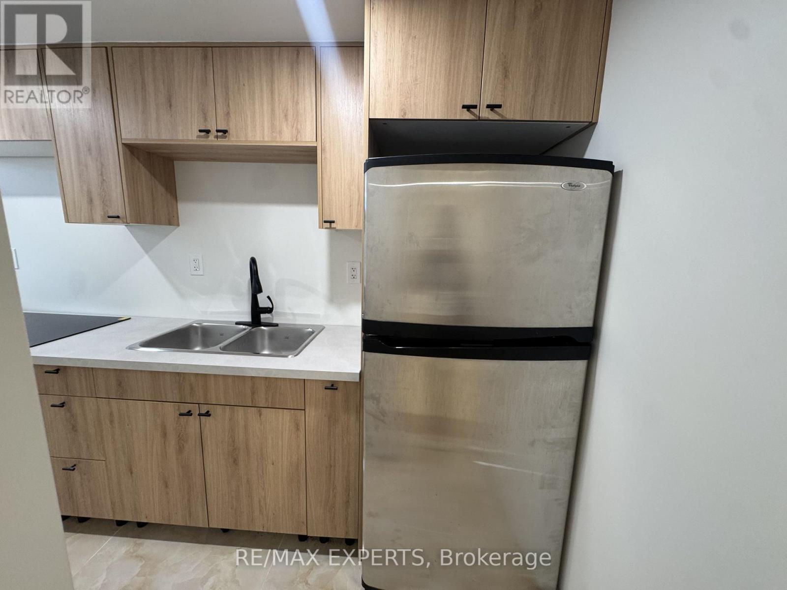 Unit B Basement - 209 Ridge Road, Caledon, Ontario  L7E 4W2 - Photo 8 - W13541850