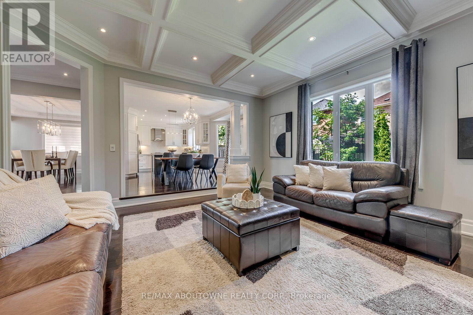 2067 Helmsley Avenue, Oakville, Ontario  L6M 4R5 - Photo 15 - W13541854