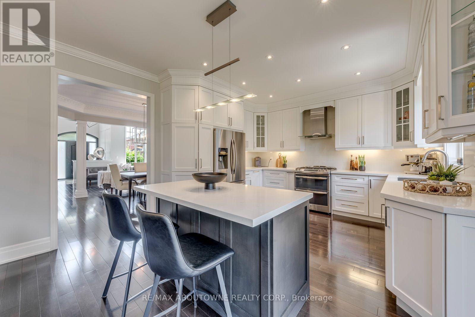 2067 Helmsley Avenue, Oakville, Ontario  L6M 4R5 - Photo 17 - W13541854