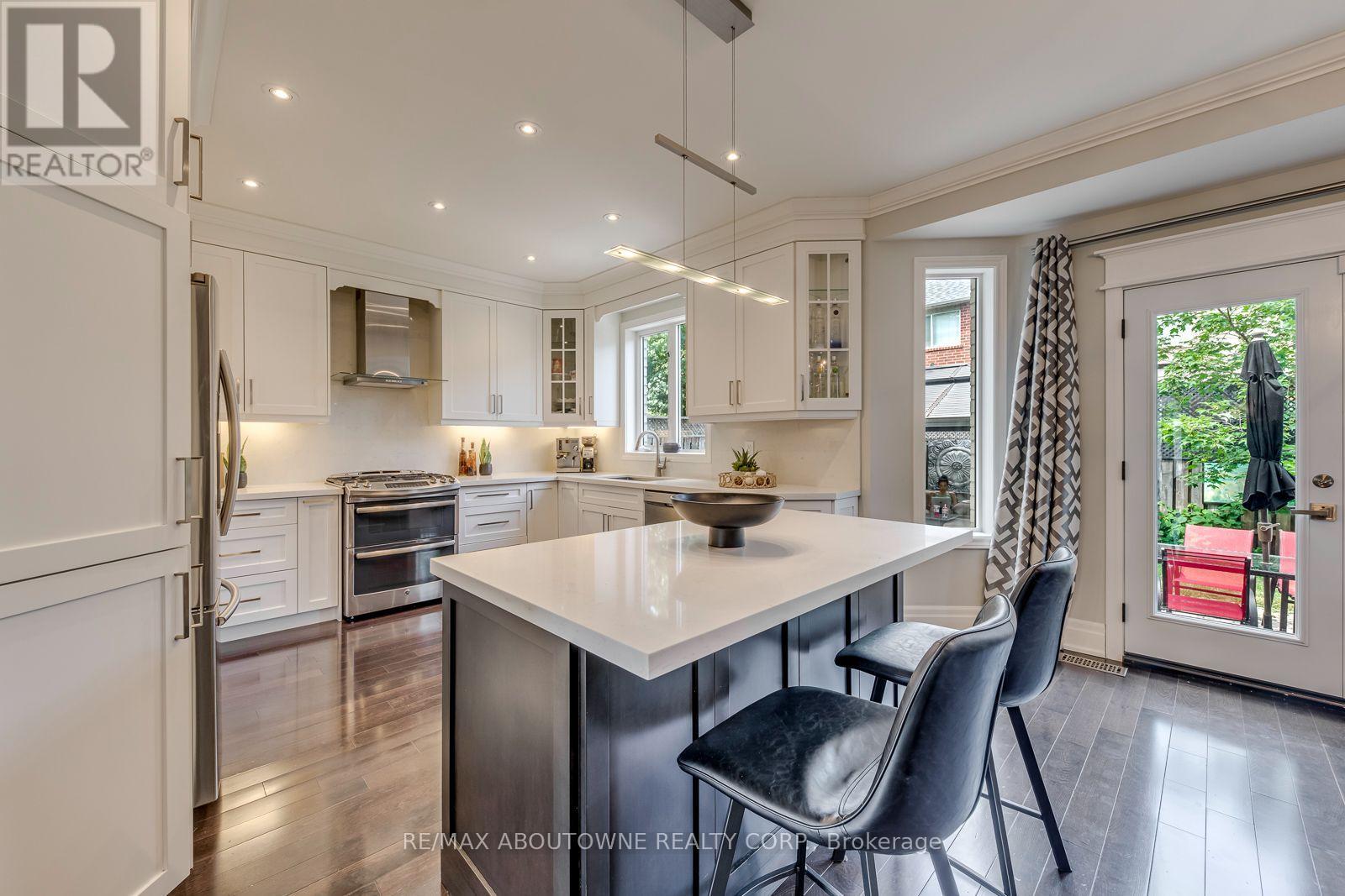 2067 Helmsley Avenue, Oakville, Ontario  L6M 4R5 - Photo 18 - W13541854