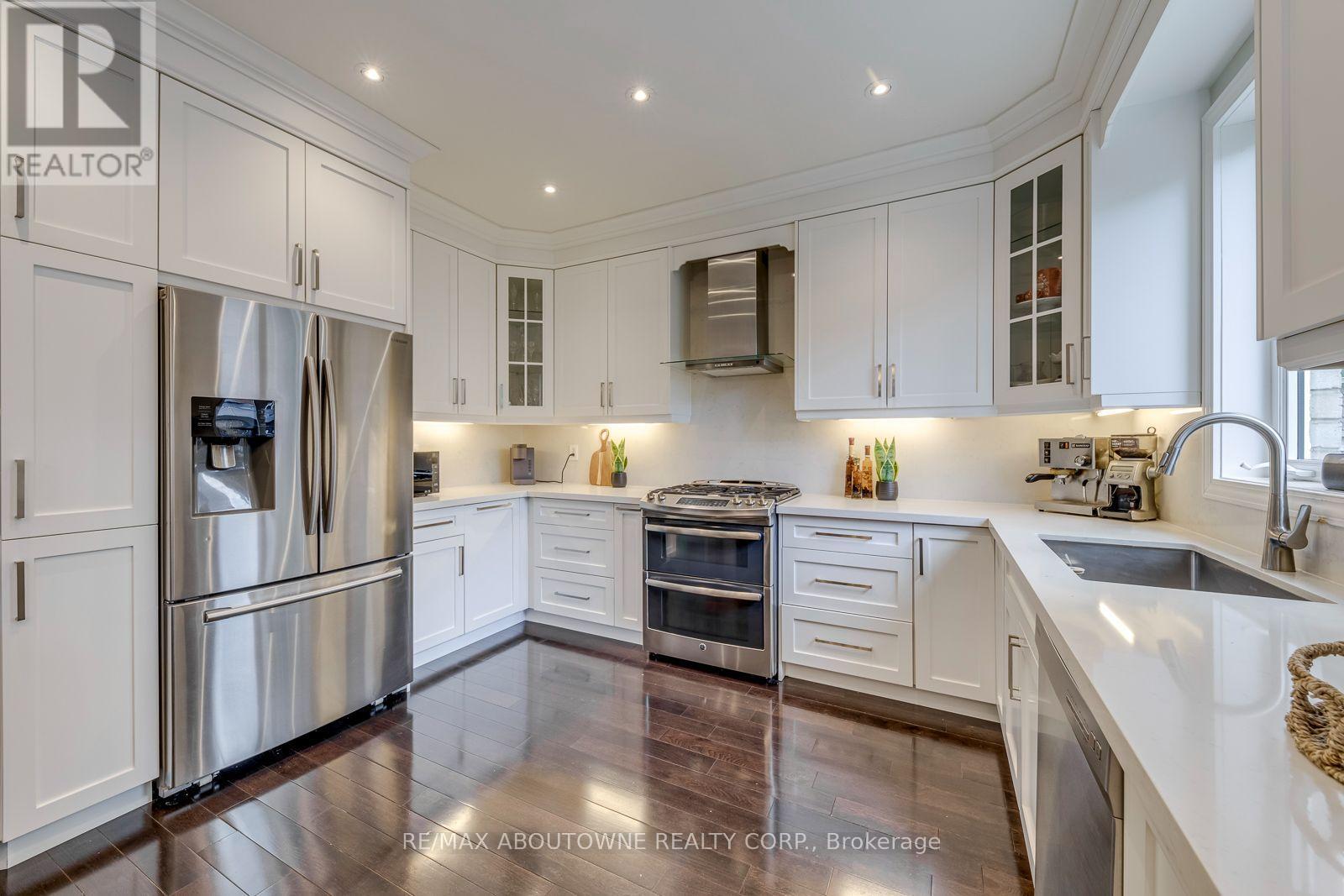 2067 Helmsley Avenue, Oakville, Ontario  L6M 4R5 - Photo 20 - W13541854