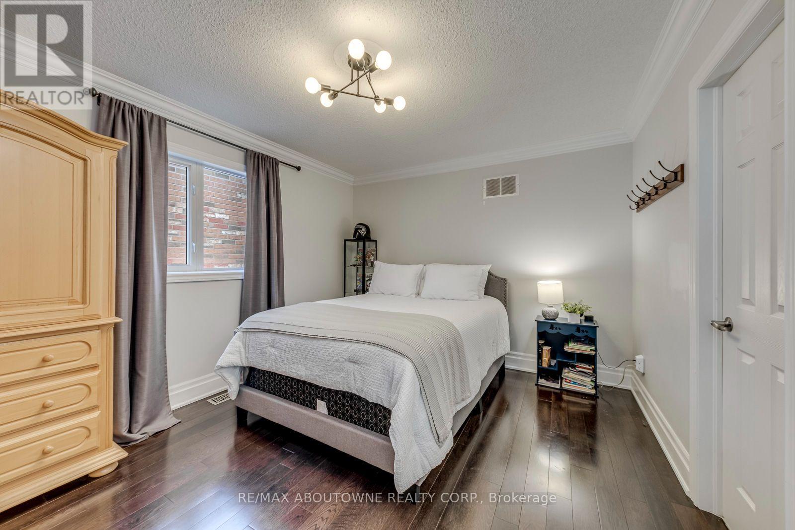 2067 Helmsley Avenue, Oakville, Ontario  L6M 4R5 - Photo 30 - W13541854