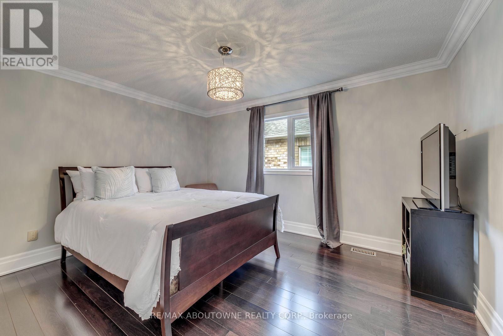 2067 Helmsley Avenue, Oakville, Ontario  L6M 4R5 - Photo 32 - W13541854