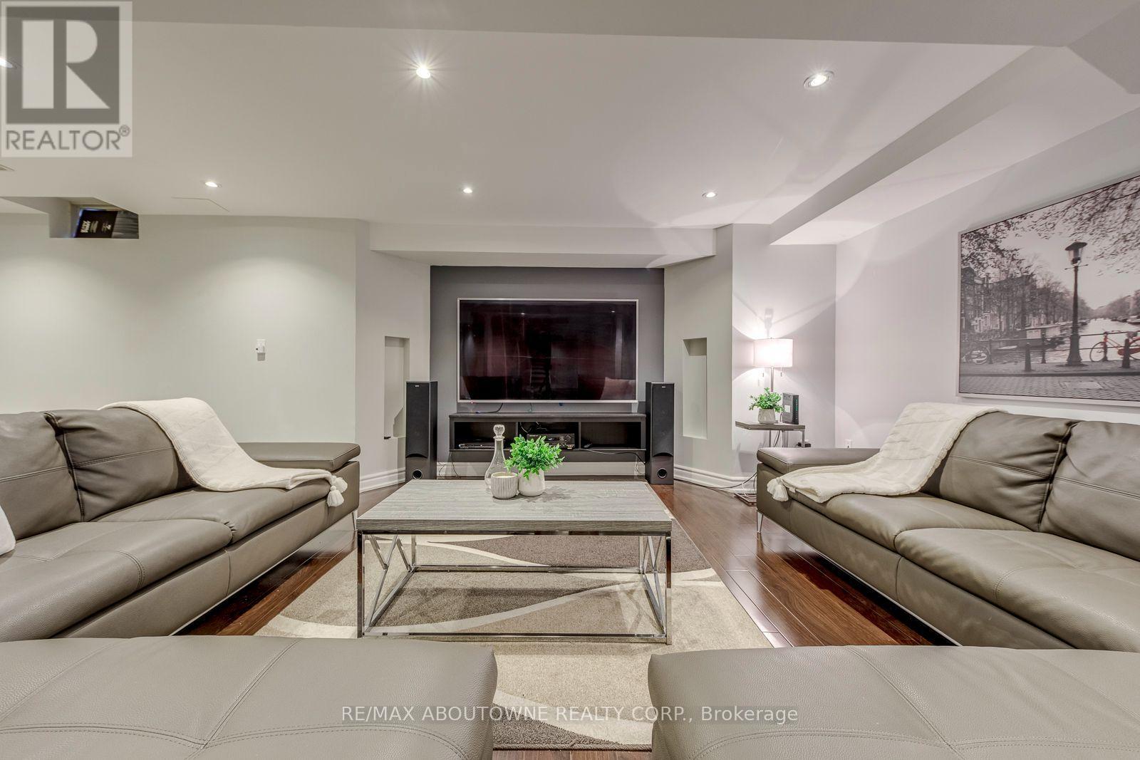 2067 Helmsley Avenue, Oakville, Ontario  L6M 4R5 - Photo 39 - W13541854