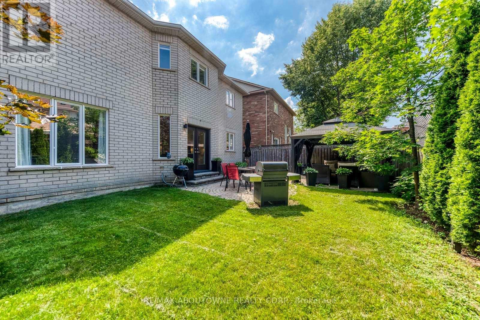 2067 Helmsley Avenue, Oakville, Ontario  L6M 4R5 - Photo 45 - W13541854