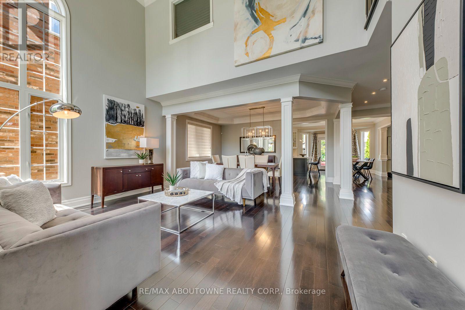 2067 Helmsley Avenue, Oakville, Ontario  L6M 4R5 - Photo 6 - W13541854