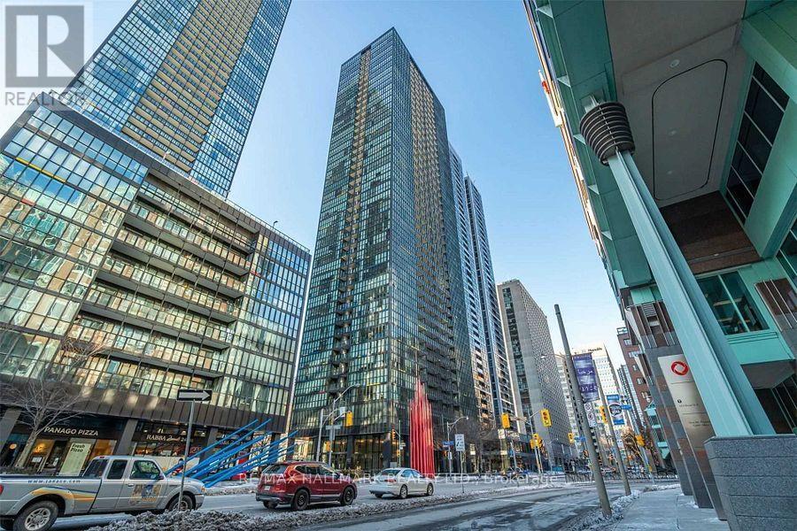 1905 - 110 Charles Street E, Toronto, Ontario  M4Y 1T5 - Photo 2 - C13542004