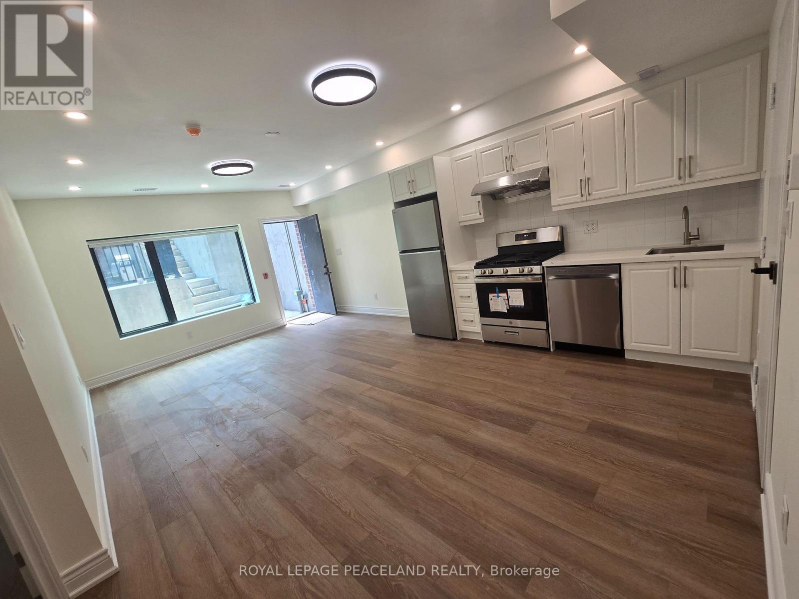 Laneway Hse Lwr - 556 Spadina Crescent, Toronto, Ontario  M5S 2J9 - Photo 1 - C13542076