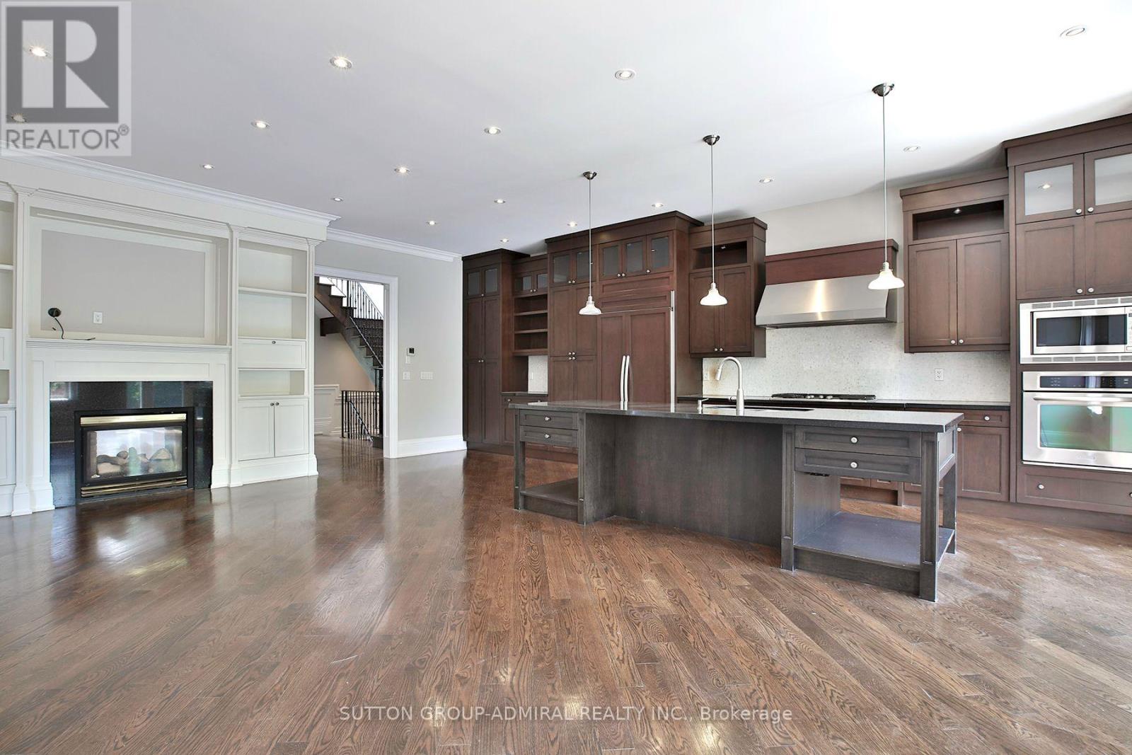 21 Dunblaine Avenue, Toronto, Ontario  M5M 2R6 - Photo 10 - C13075912