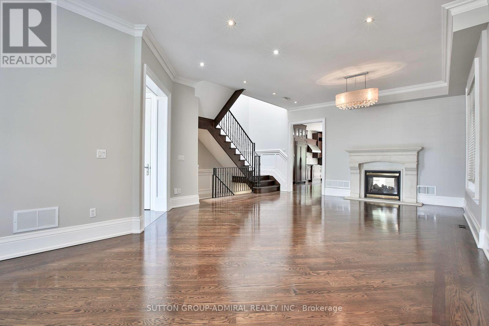 21 Dunblaine Avenue, Toronto, Ontario  M5M 2R6 - Photo 5 - C13075912