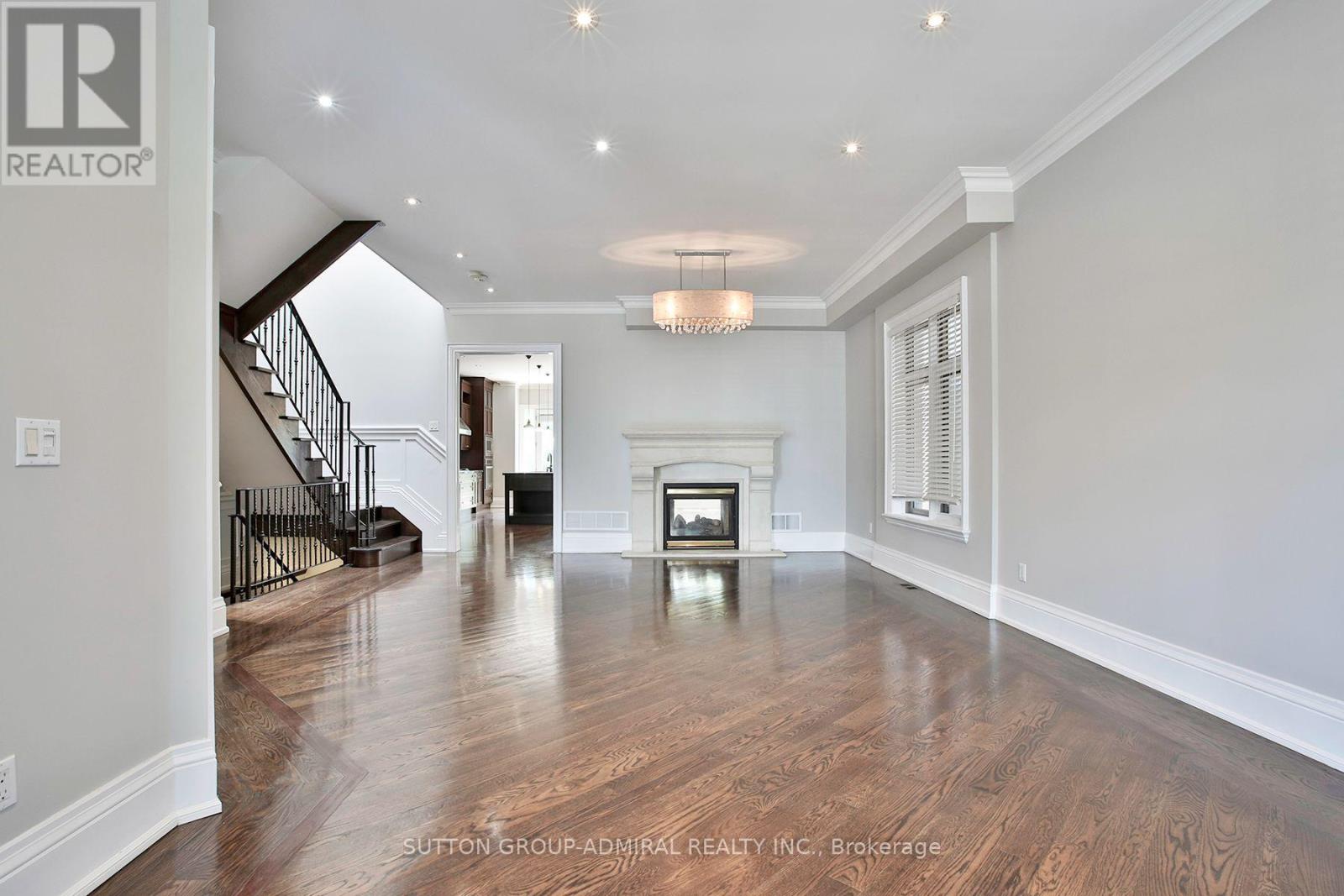 21 Dunblaine Avenue, Toronto, Ontario  M5M 2R6 - Photo 4 - C13075912