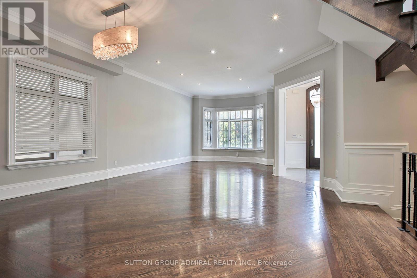 21 Dunblaine Avenue, Toronto, Ontario  M5M 2R6 - Photo 7 - C13075912