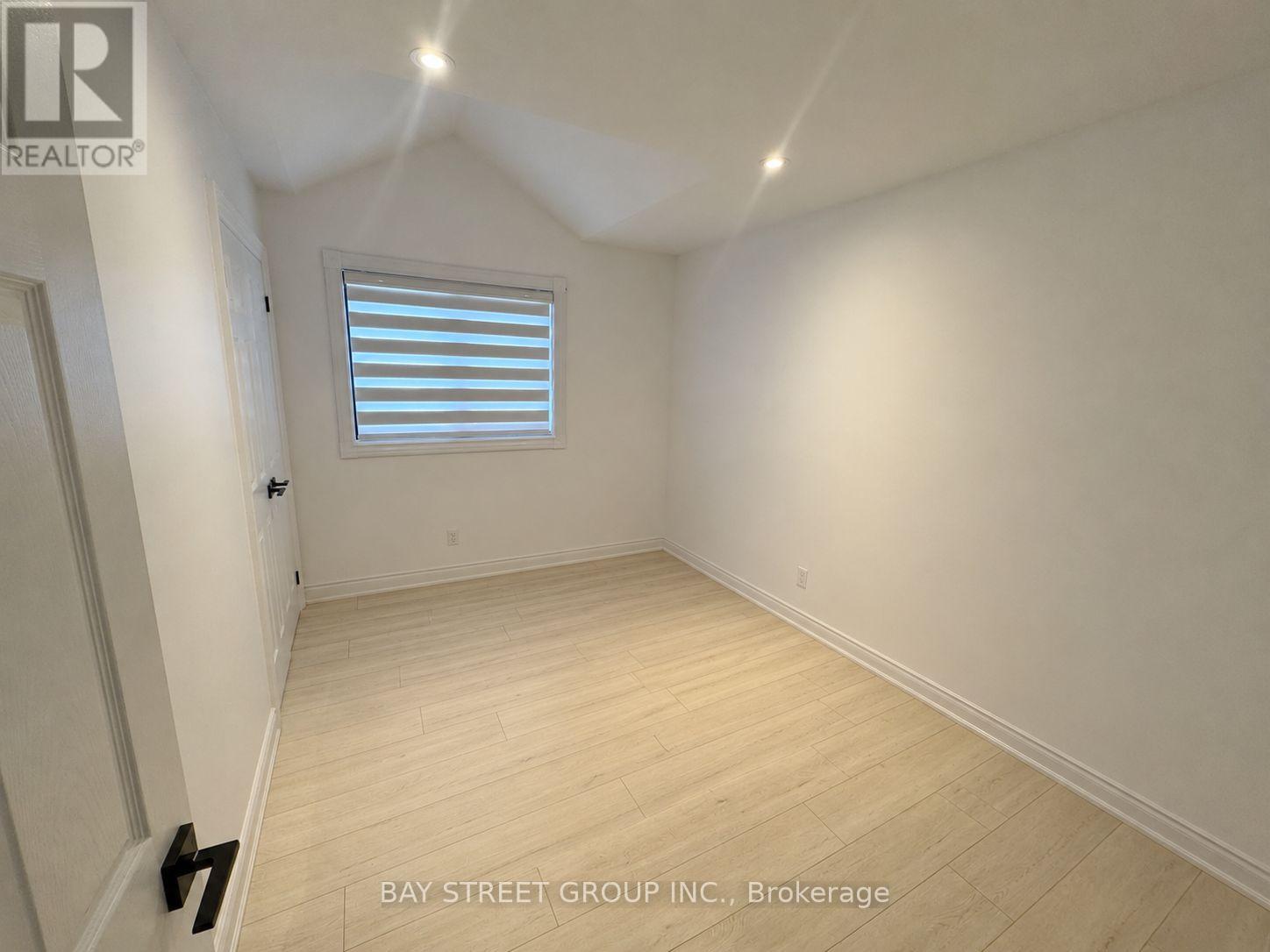 12 Majesty Boulevard, Barrie, Ontario  L4M 7K3 - Photo 7 - S13529124