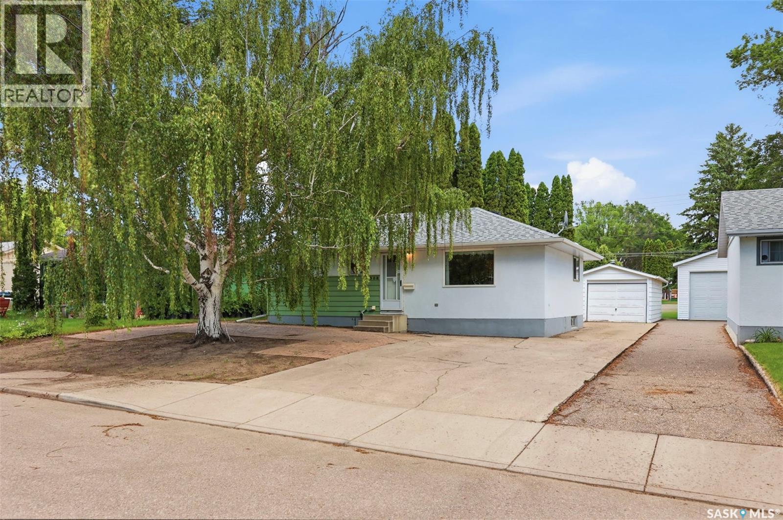 908 X Avenue N, Saskatoon, Saskatchewan  S7L 3K4 - Photo 1 - SK041961