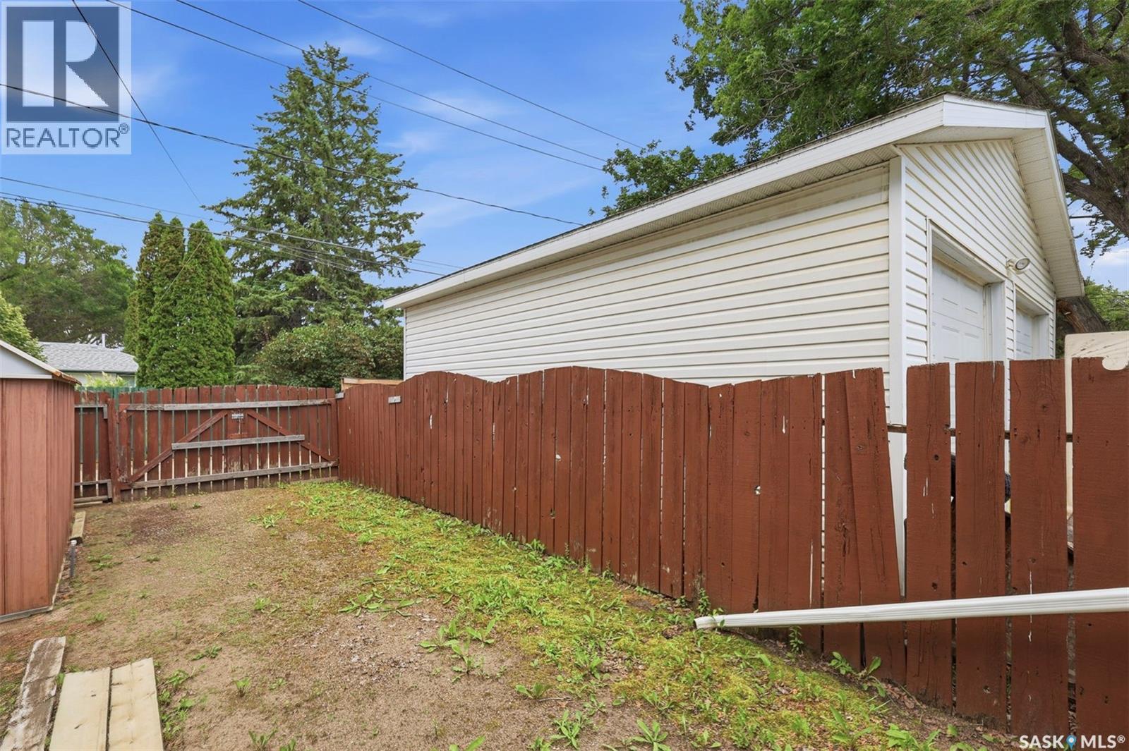 908 X Avenue N, Saskatoon, Saskatchewan  S7L 3K4 - Photo 36 - SK041961