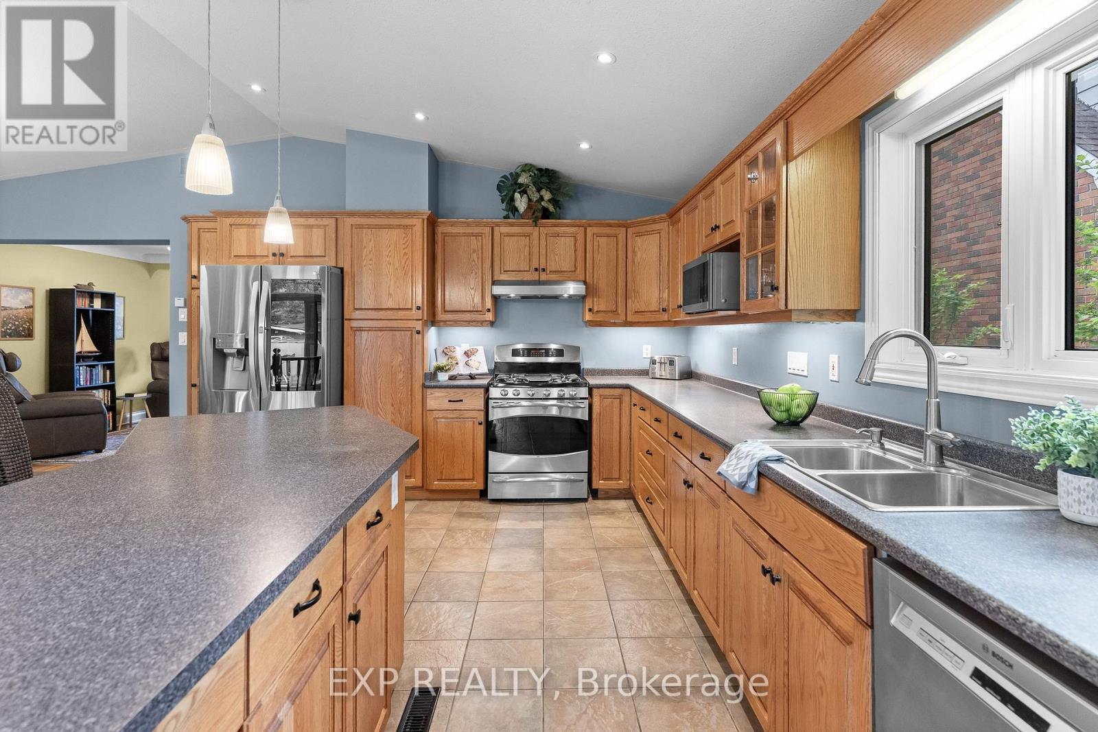 6276 Stamford Green Drive, Niagara Falls (Stamford), Ontario  L2J 1T3 - Photo 25 - X13542430